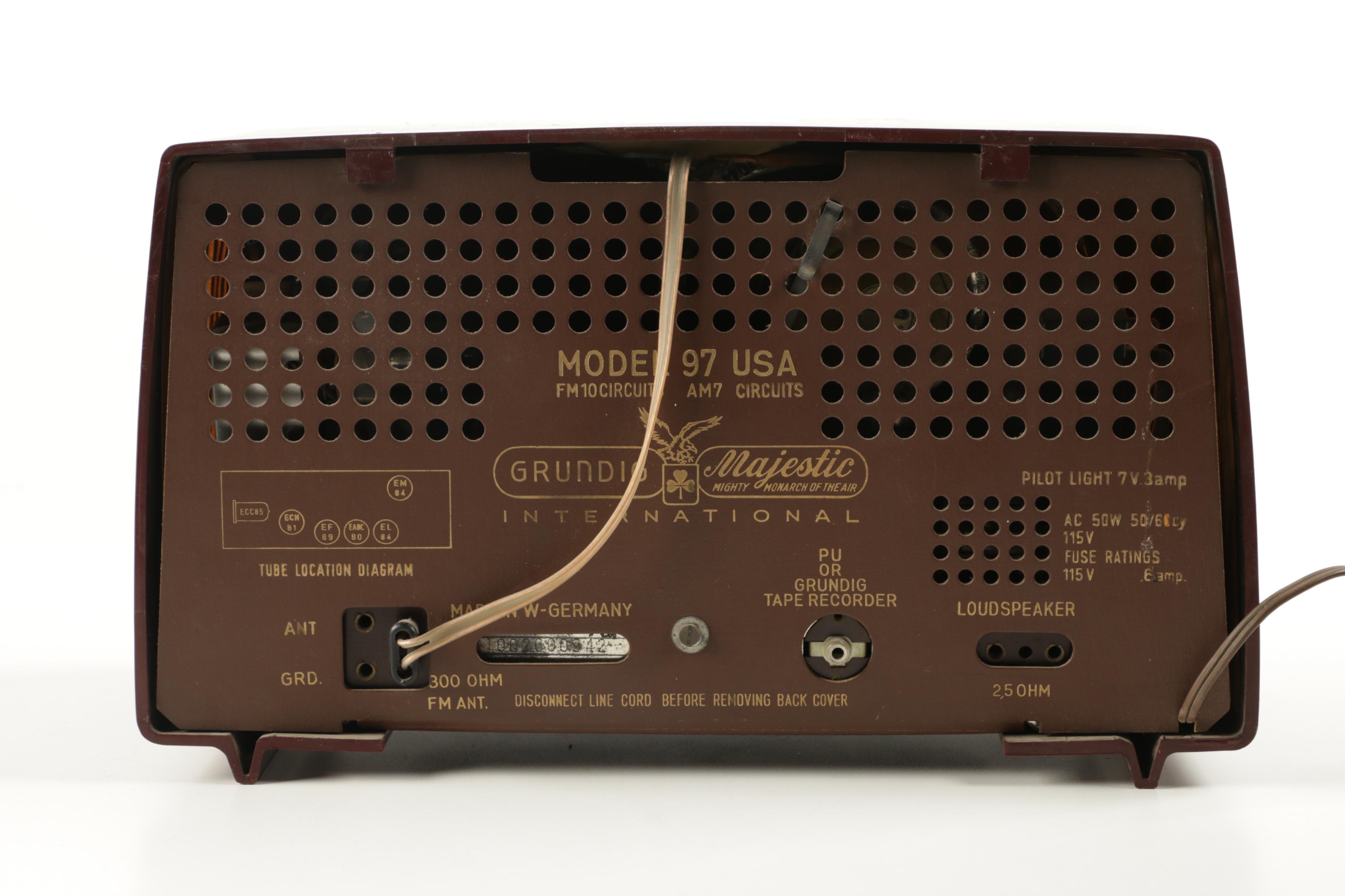 Vintage Grundig "Majestic 97" AM/FM  International Radio