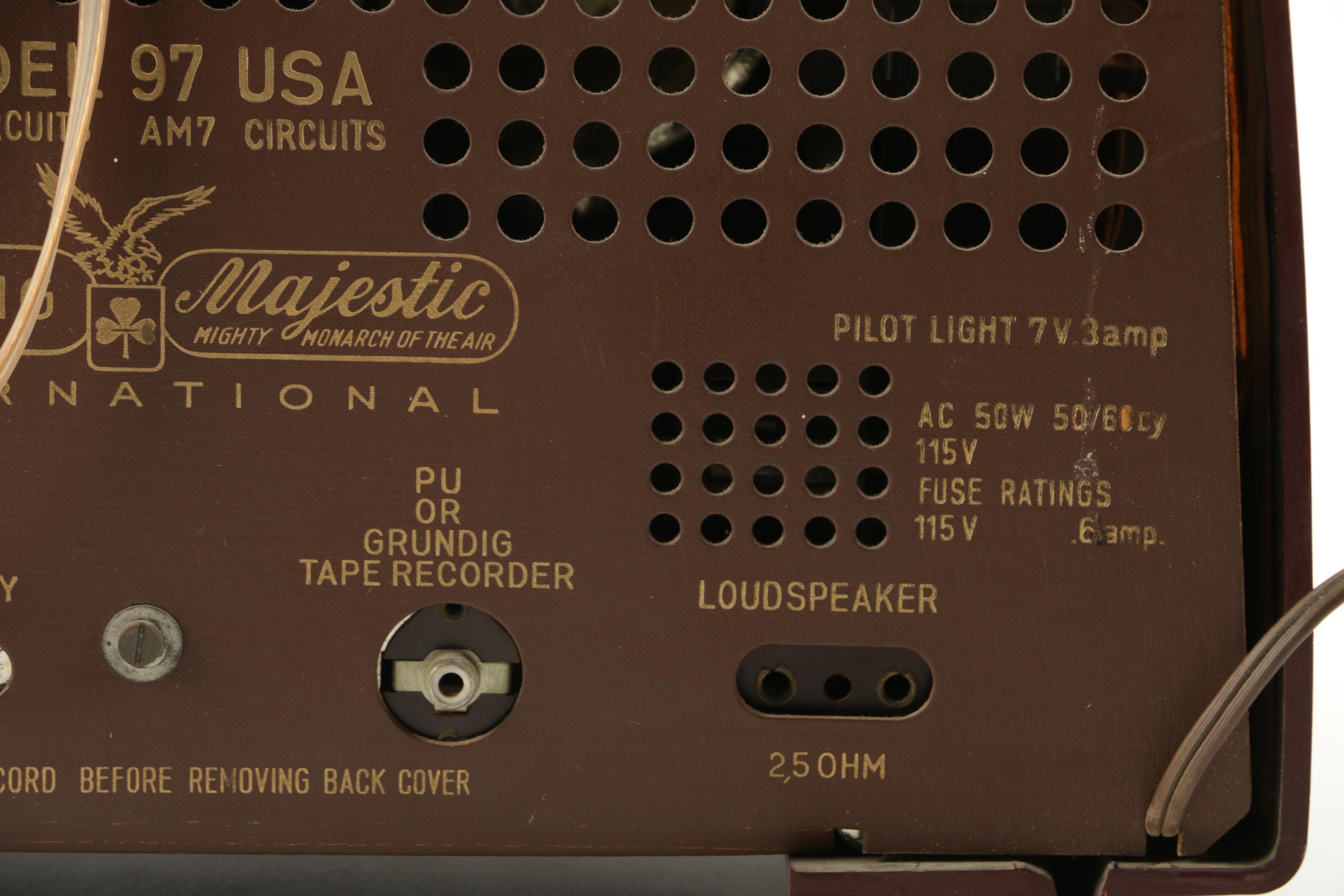 Vintage Grundig "Majestic 97" AM/FM  International Radio