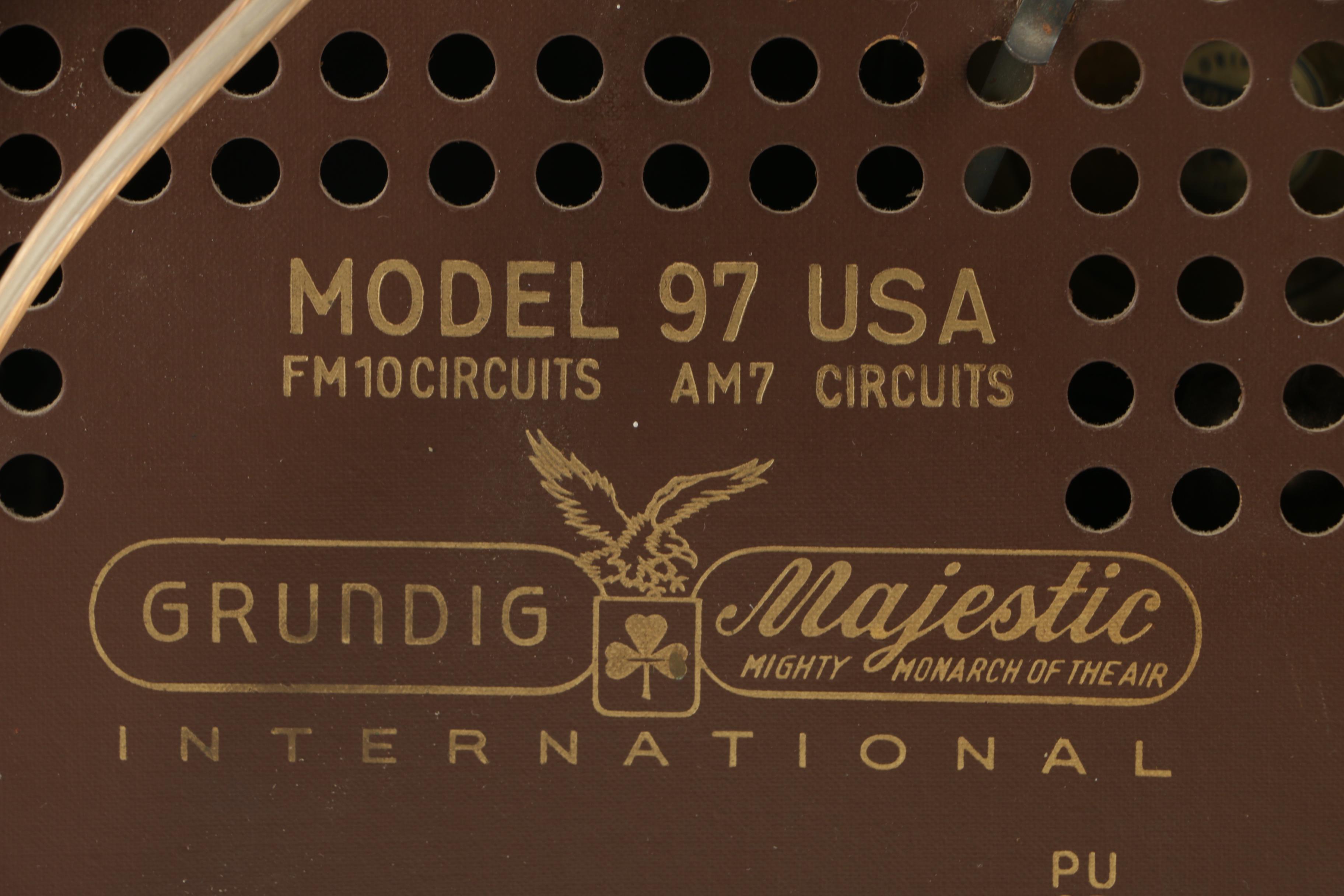 Vintage Grundig "Majestic 97" AM/FM  International Radio