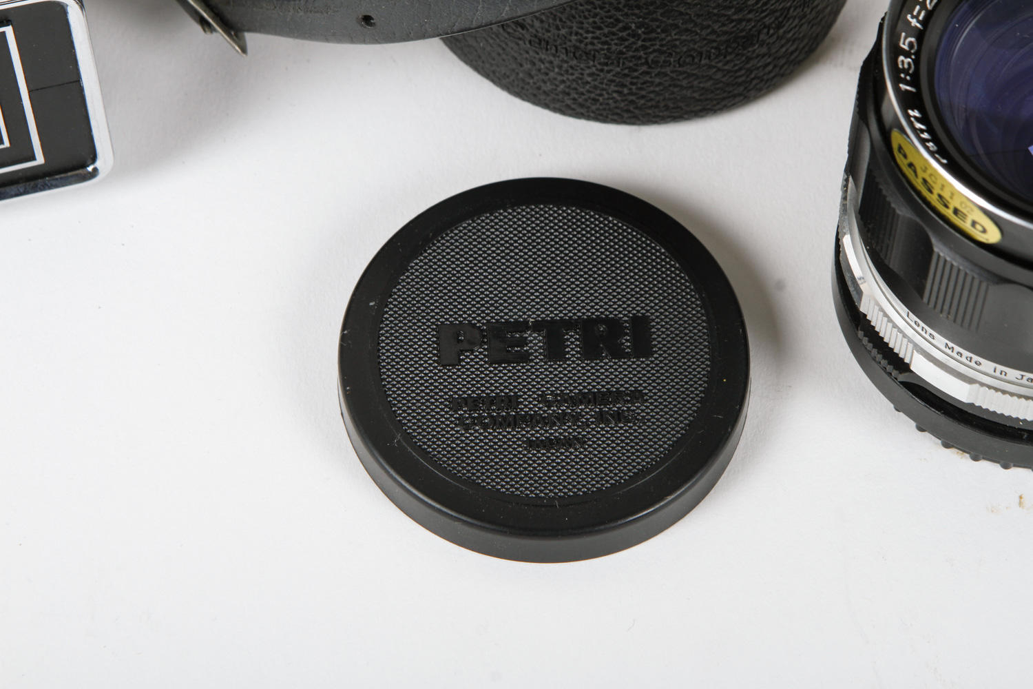 Polaroid Photoelectric Shutter with Vivitar Flash and Camera Accessories