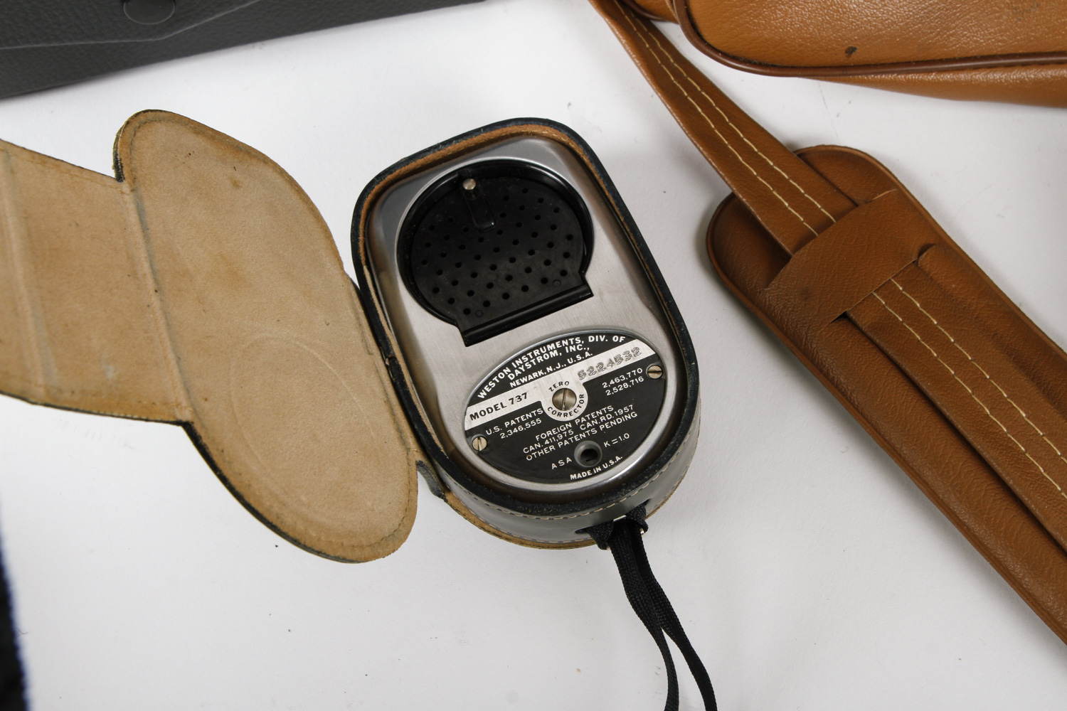 Polaroid Photoelectric Shutter with Vivitar Flash and Camera Accessories