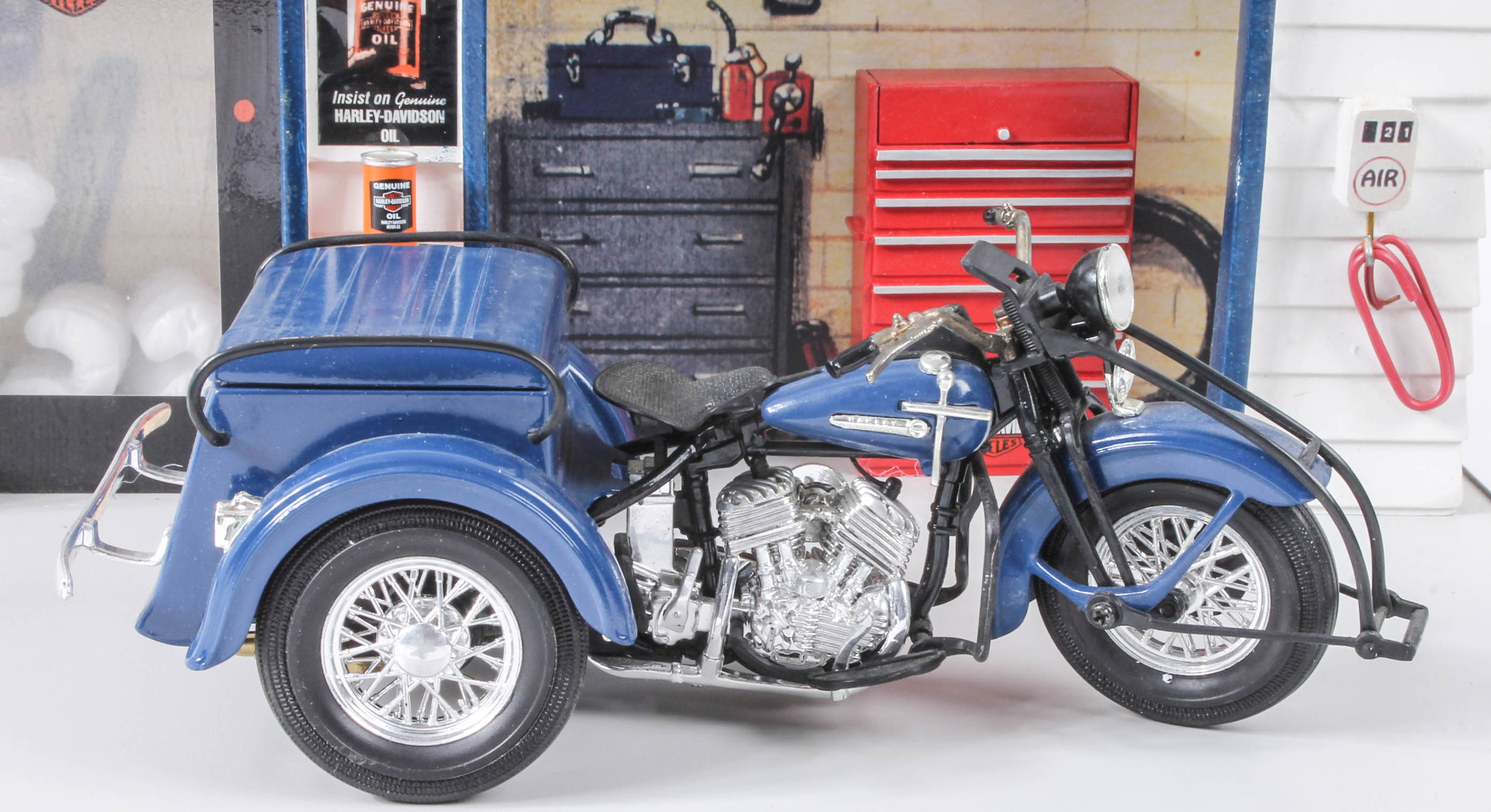 Harley-Davidson Model Service Station Figurine