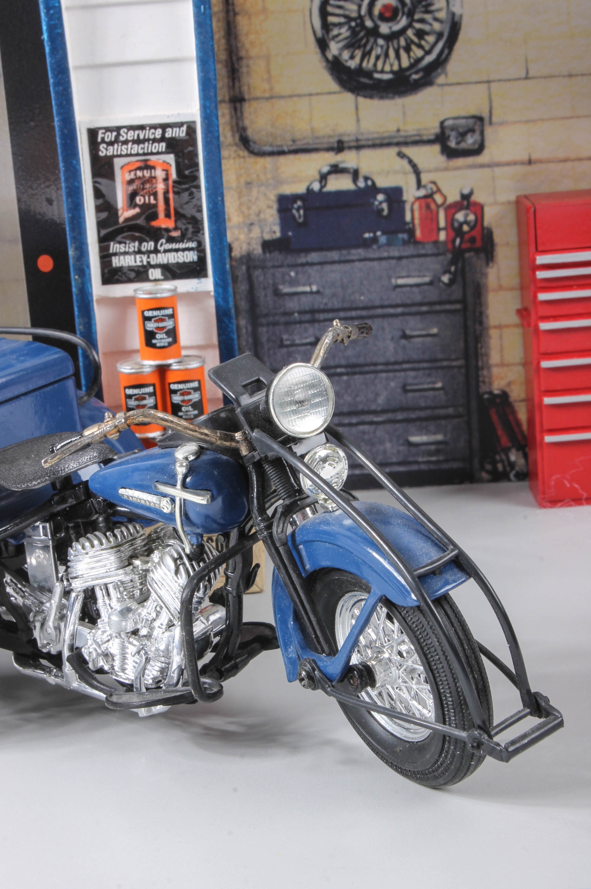 Harley-Davidson Model Service Station Figurine