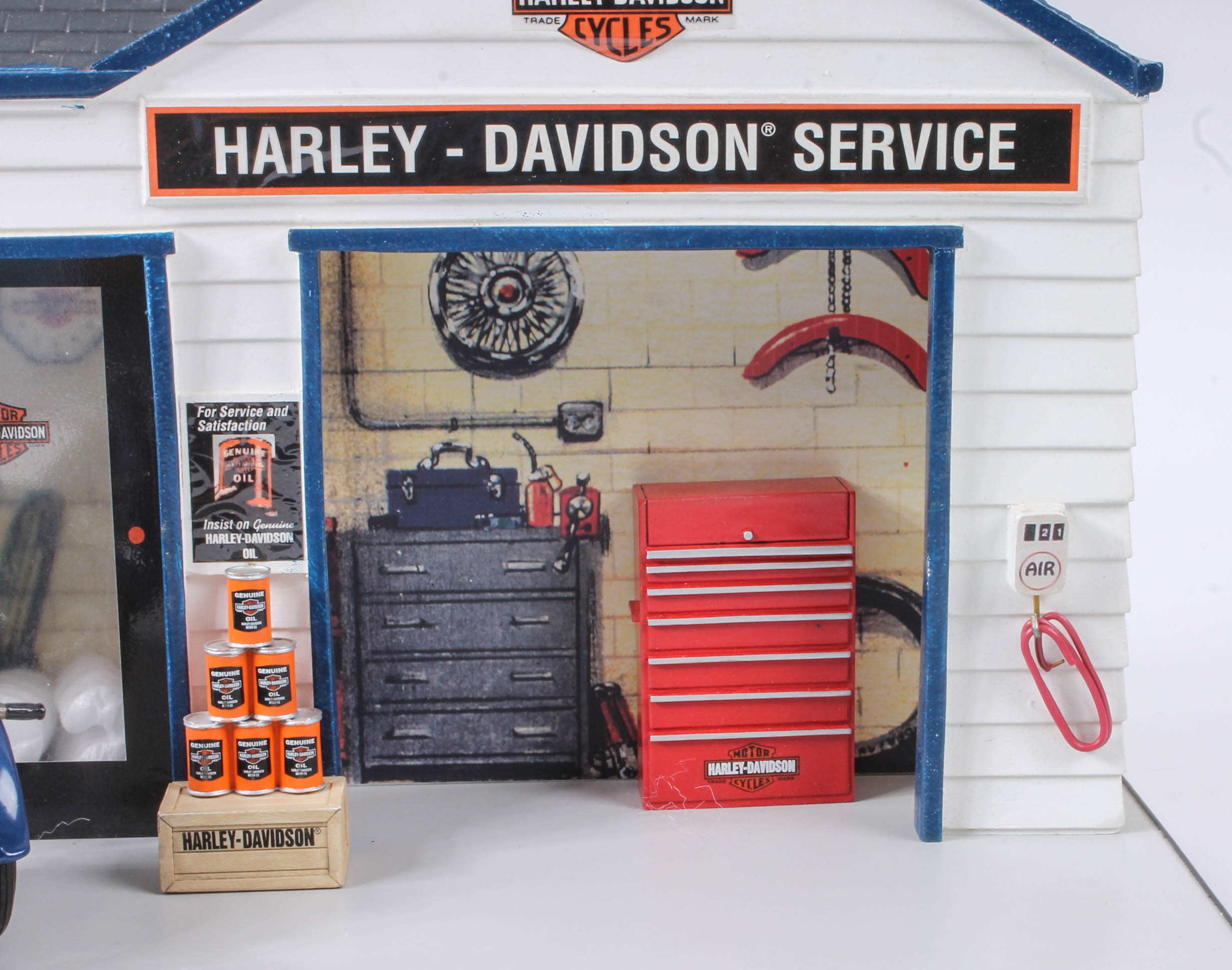 Harley-Davidson Model Service Station Figurine