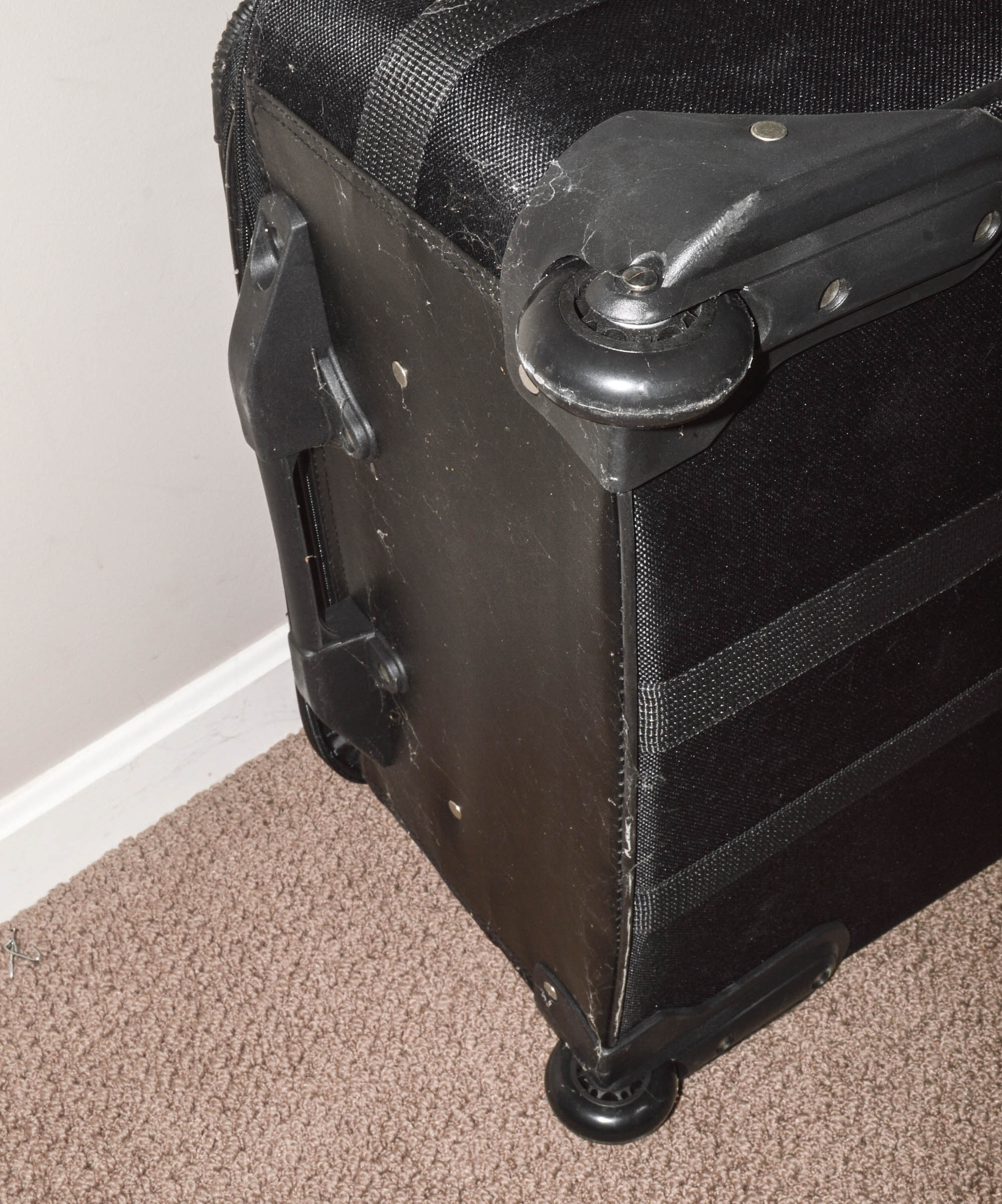 Murray Hill Black Rolling Suitcase