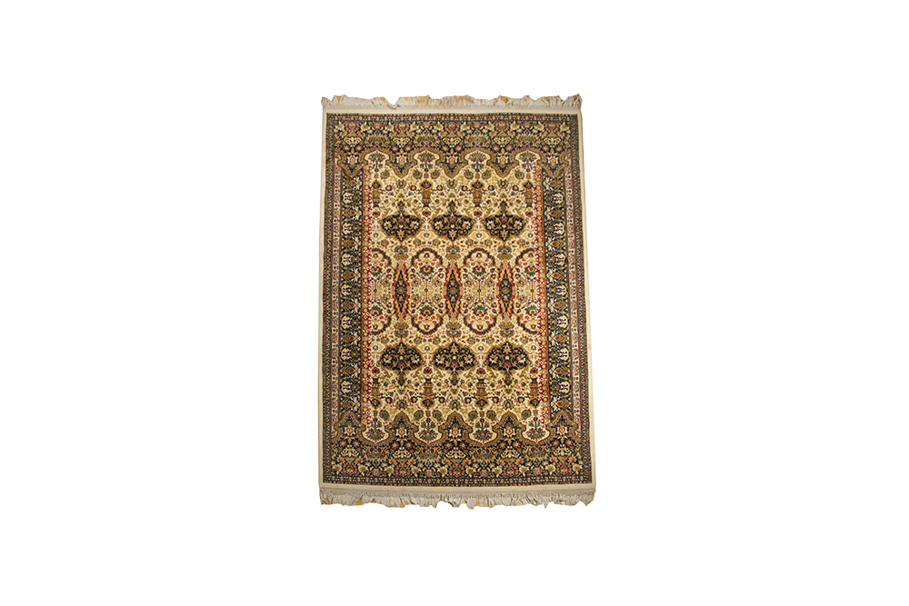 Machine Woven Persian-Style "Vase" Accent Rug
