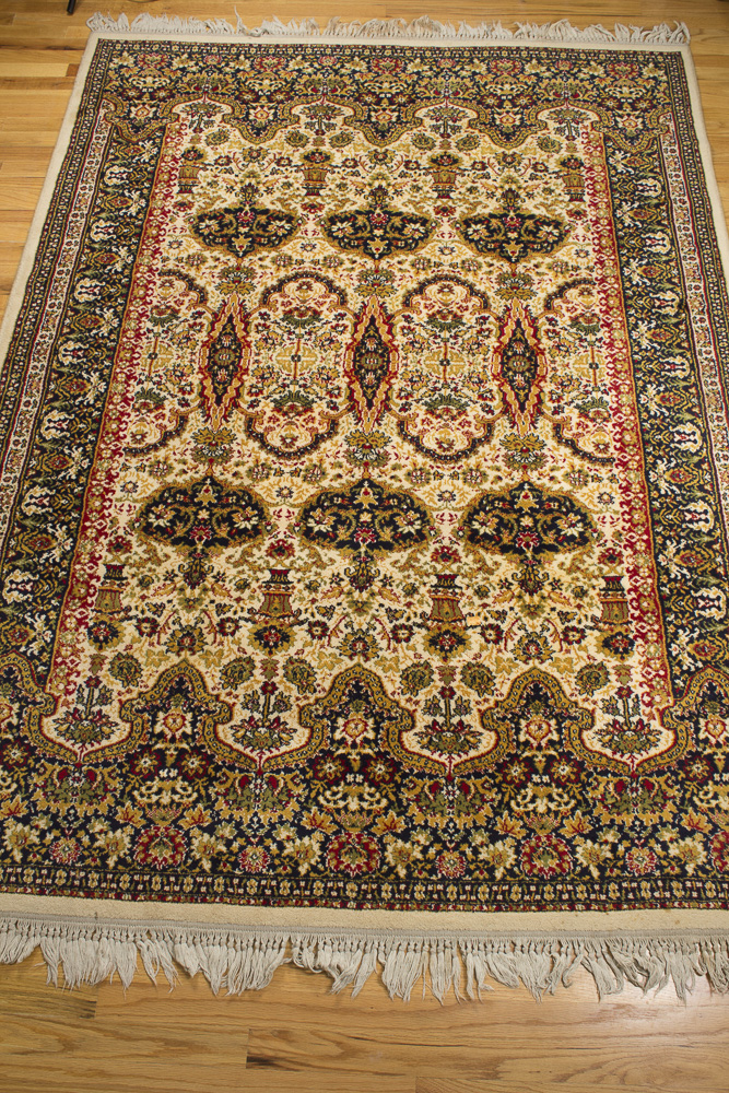Machine Woven Persian-Style "Vase" Accent Rug