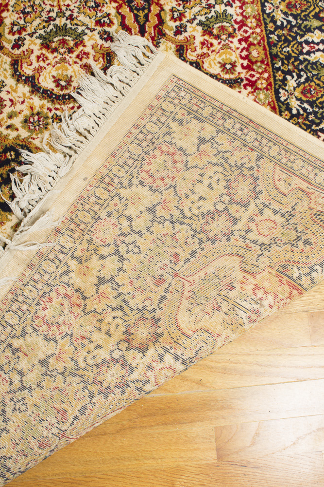 Machine Woven Persian-Style "Vase" Accent Rug