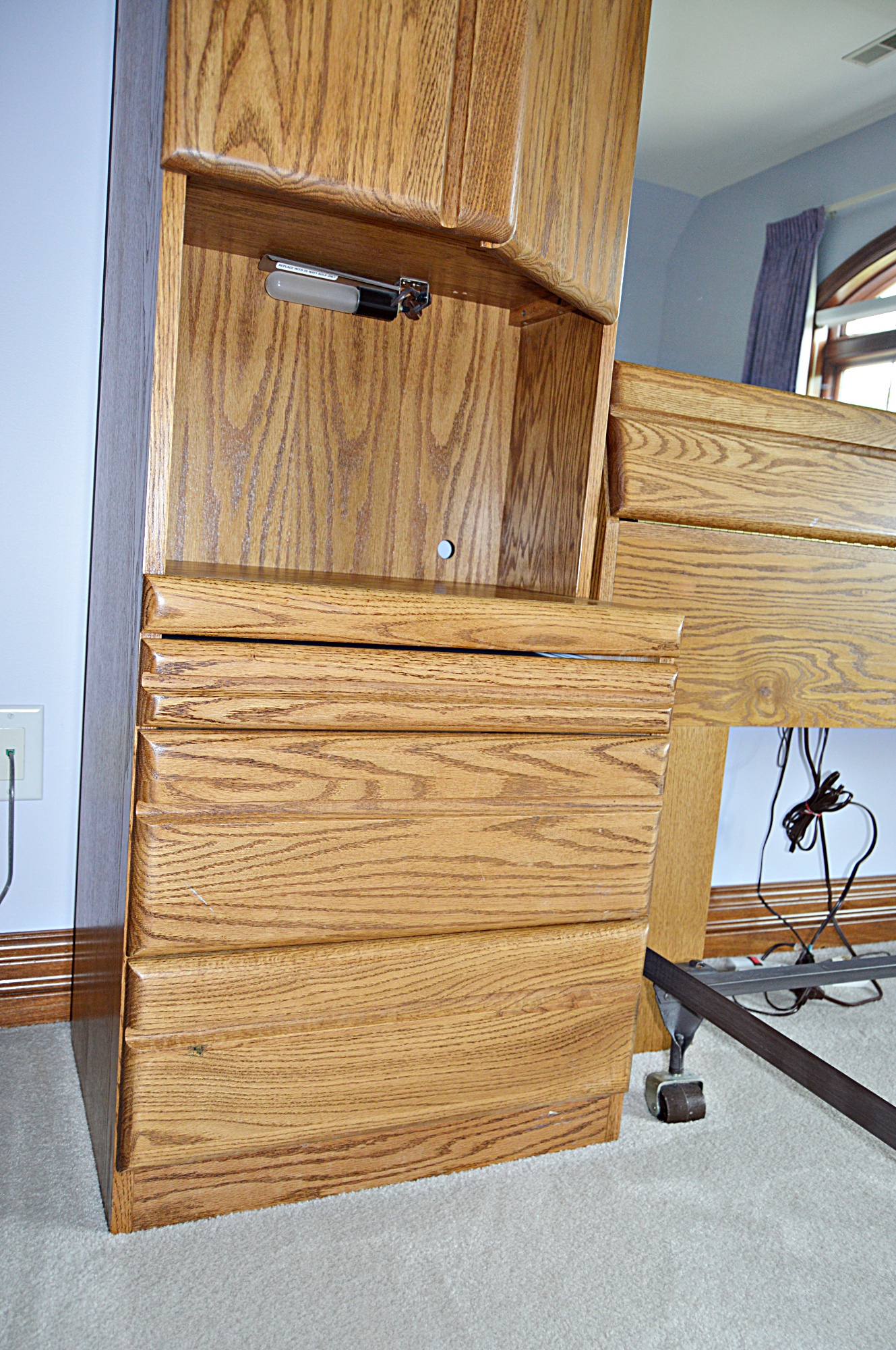 Arbek Oak Queen Bed Ensemble with Pier Cabinets, Light Bridge