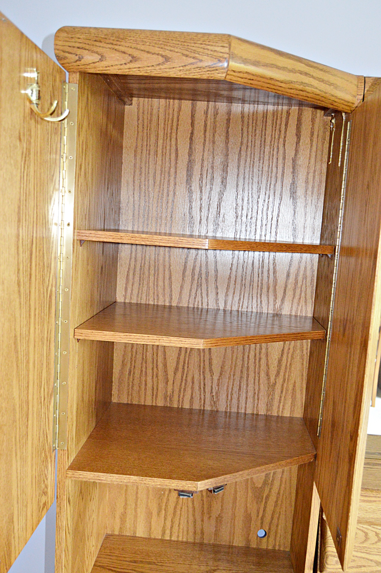 Arbek Oak Queen Bed Ensemble with Pier Cabinets, Light Bridge