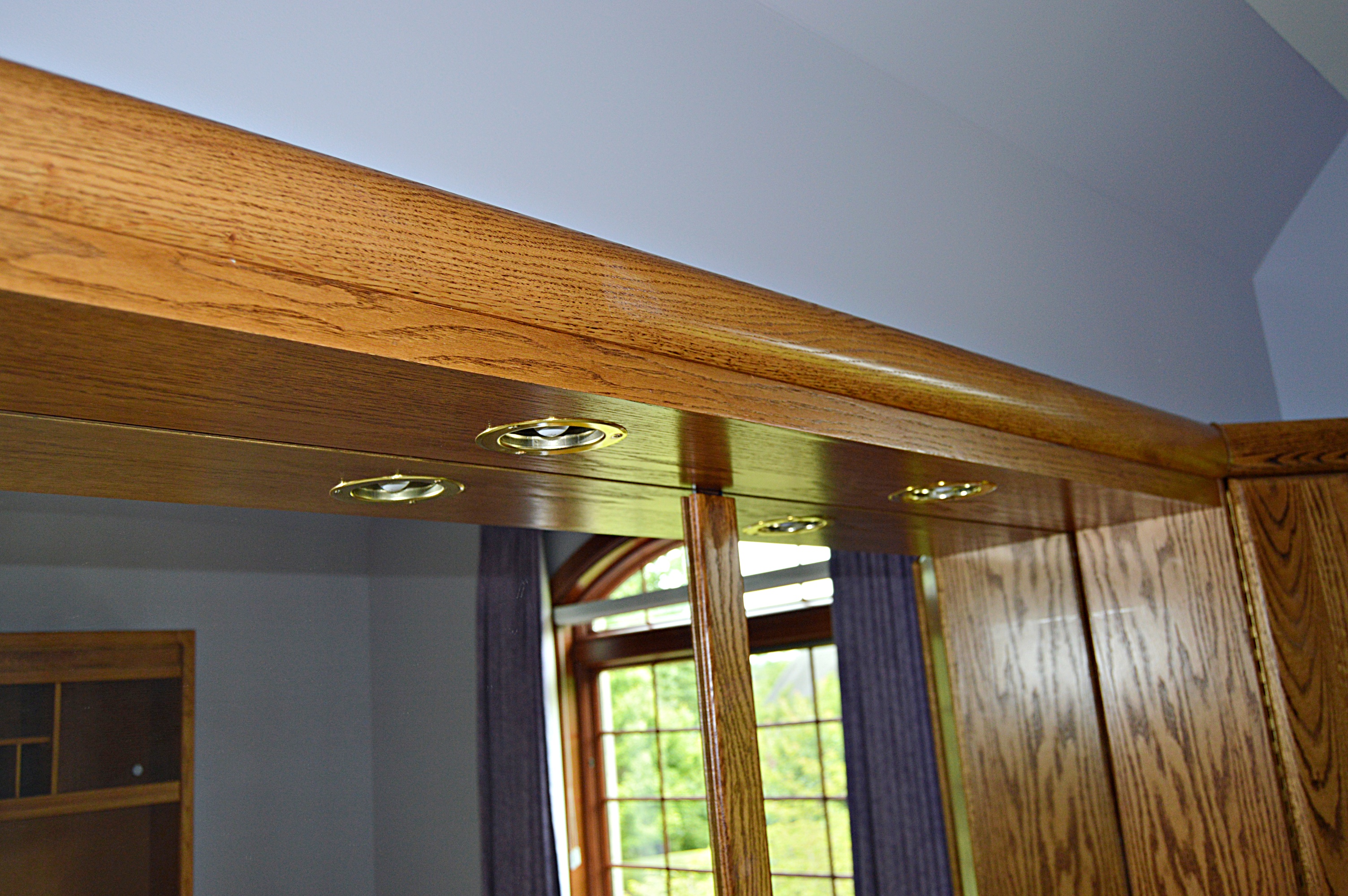 Arbek Oak Queen Bed Ensemble with Pier Cabinets, Light Bridge