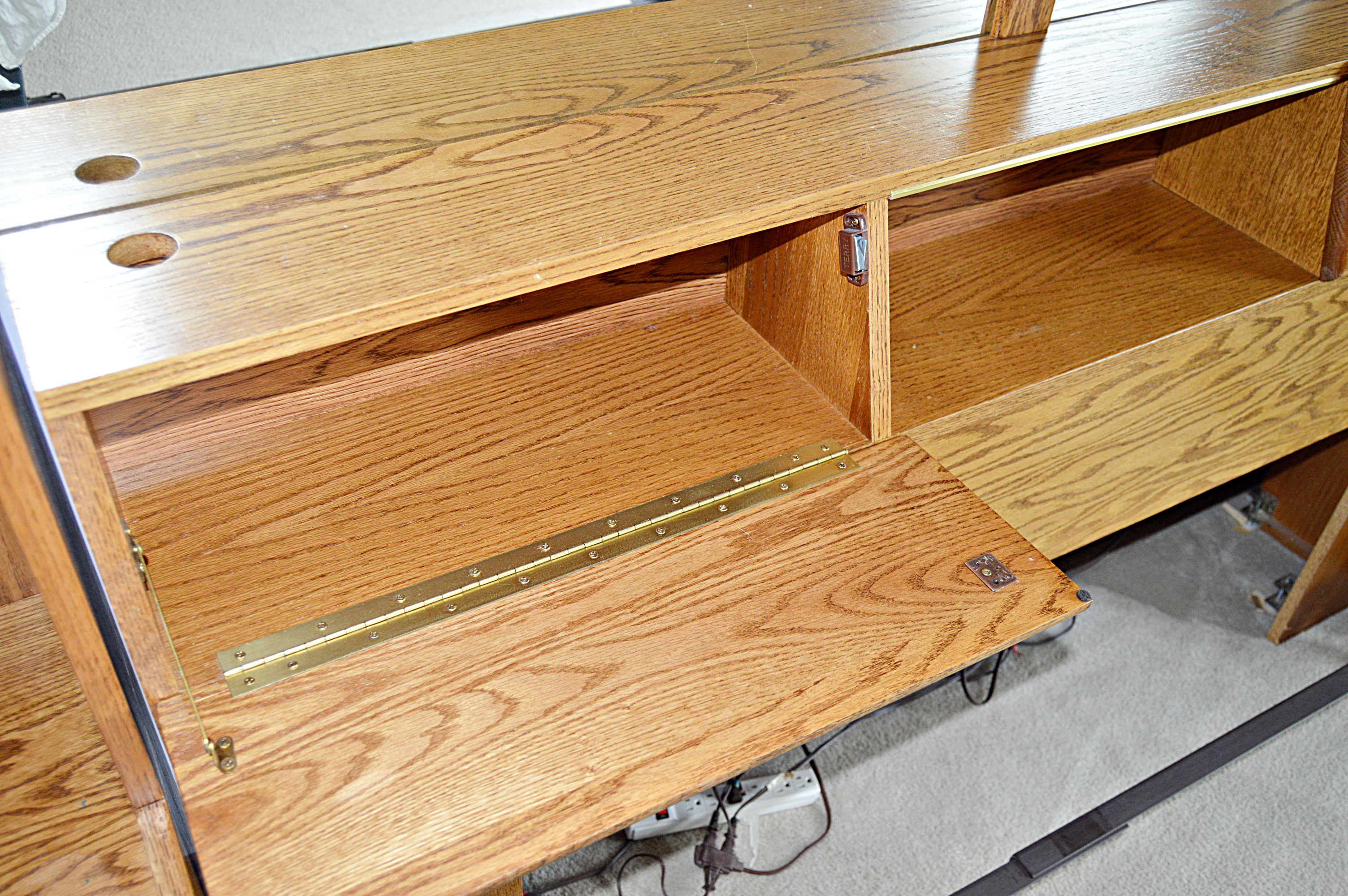 Arbek Oak Queen Bed Ensemble with Pier Cabinets, Light Bridge