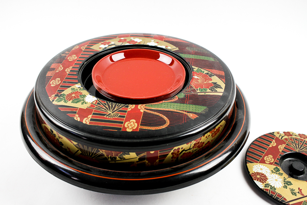 Shaddy Japanese Serveware Centerpiece With a Fan Motif