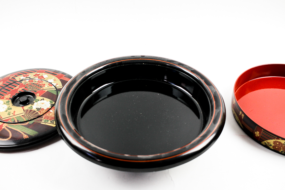 Shaddy Japanese Serveware Centerpiece With a Fan Motif