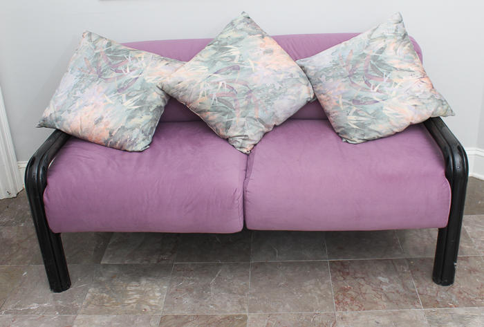 Modern Love Seat With Accent Pillows