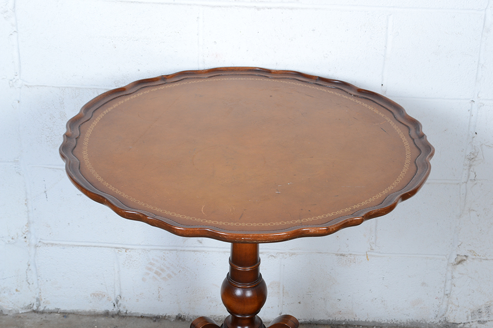 Round Tea Table with Scalloped Rim