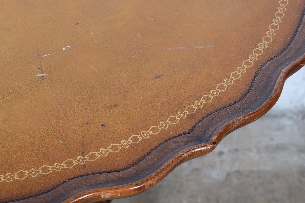 Round Tea Table with Scalloped Rim
