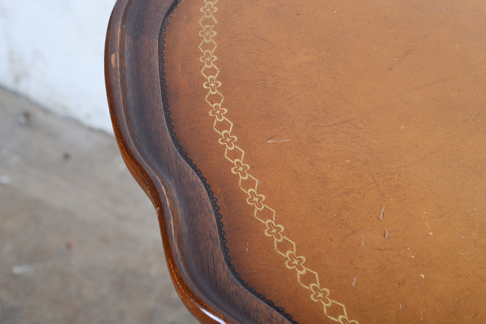 Round Tea Table with Scalloped Rim