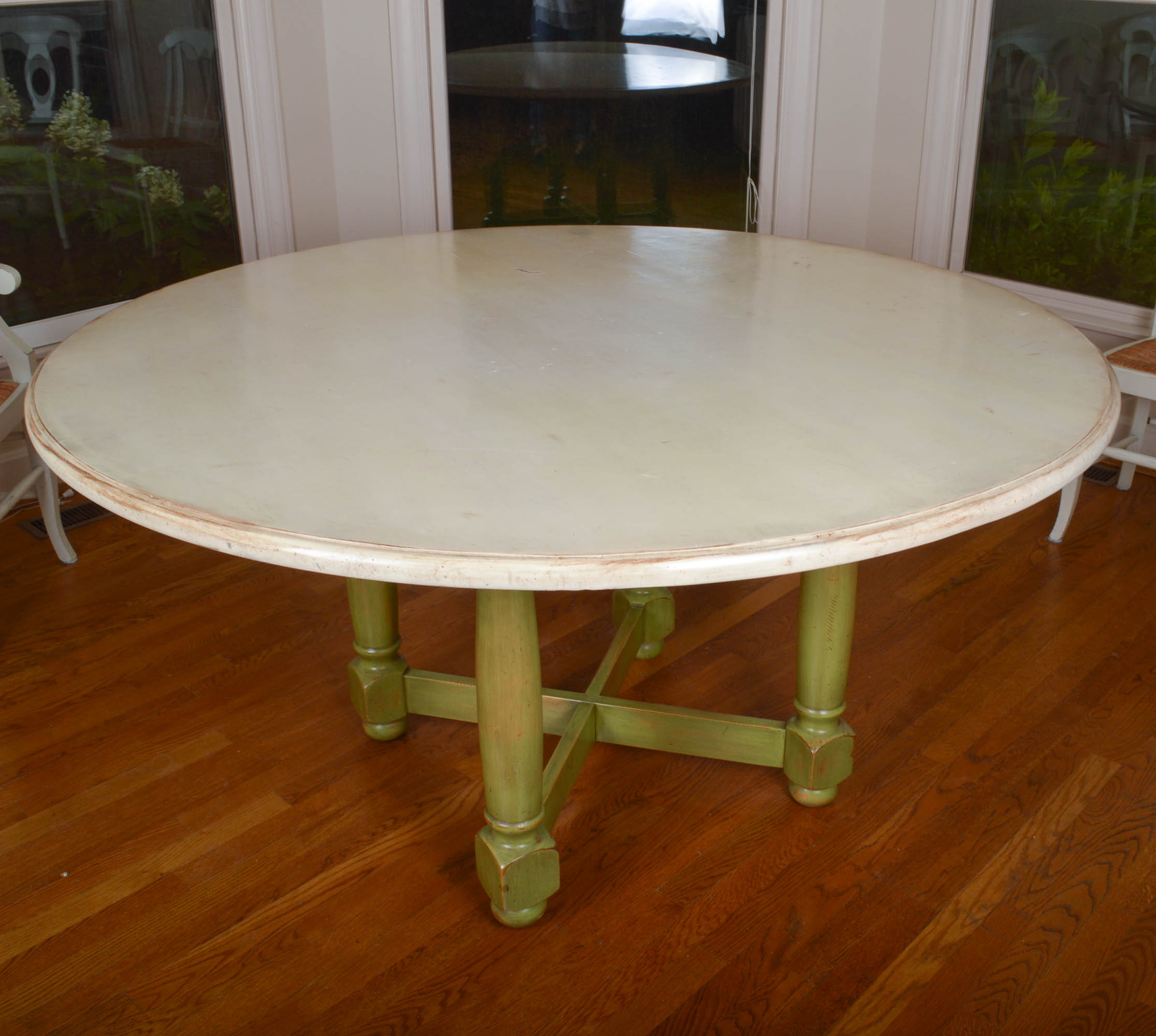 Pottery Barn Round Farmhouse Style Dining Table With Six Chairs