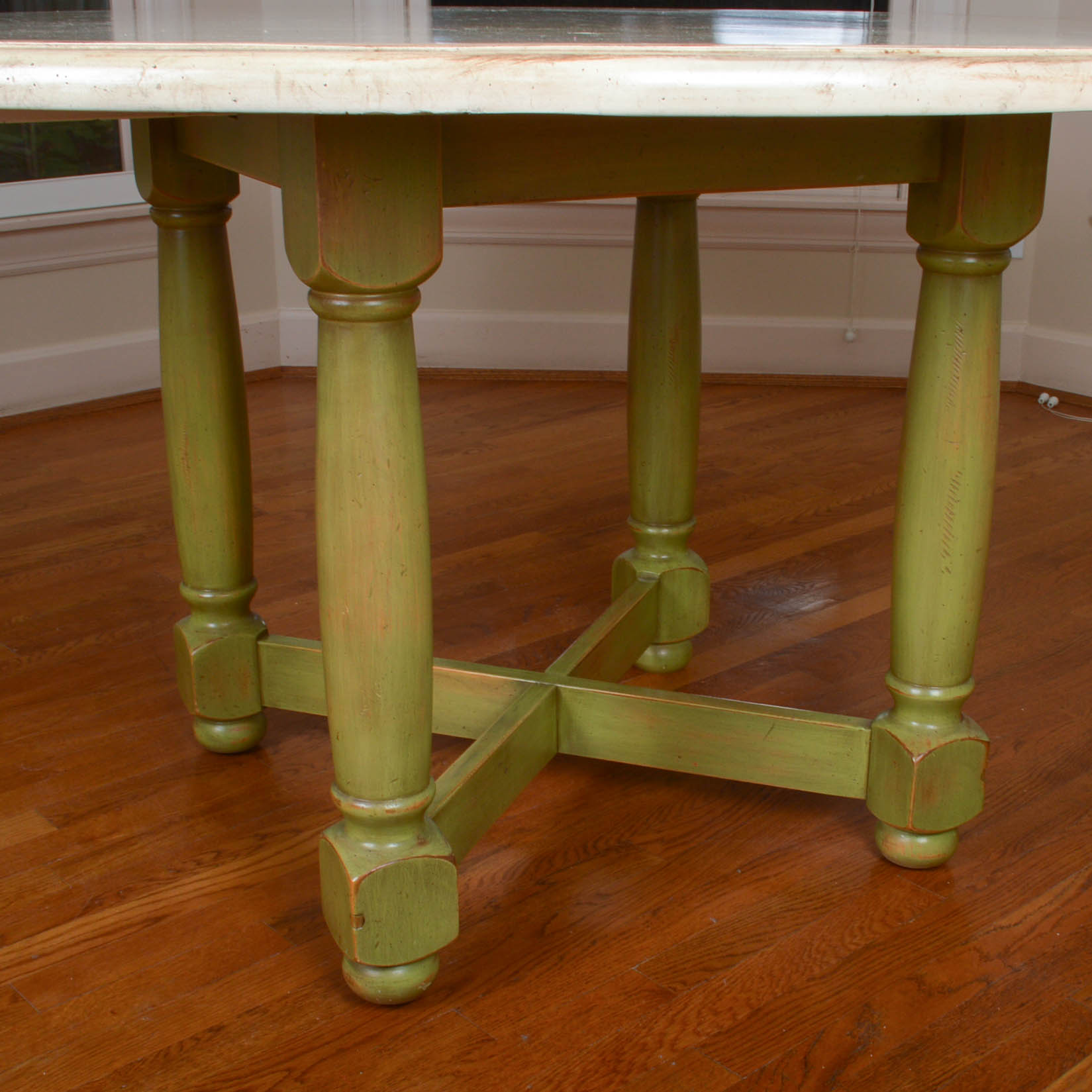 Pottery Barn Round Farmhouse Style Dining Table With Six Chairs