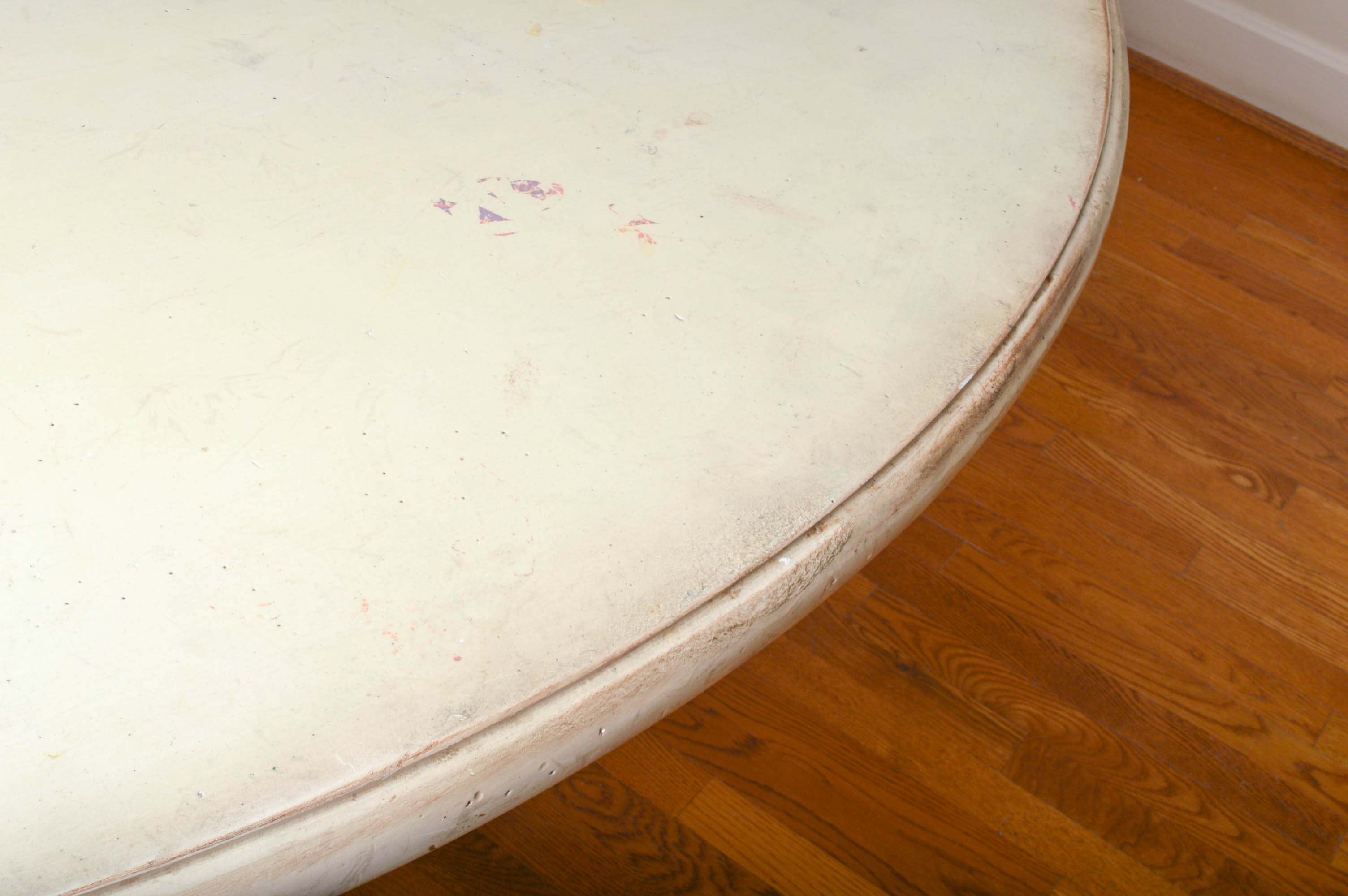 Pottery Barn Round Farmhouse Style Dining Table With Six Chairs