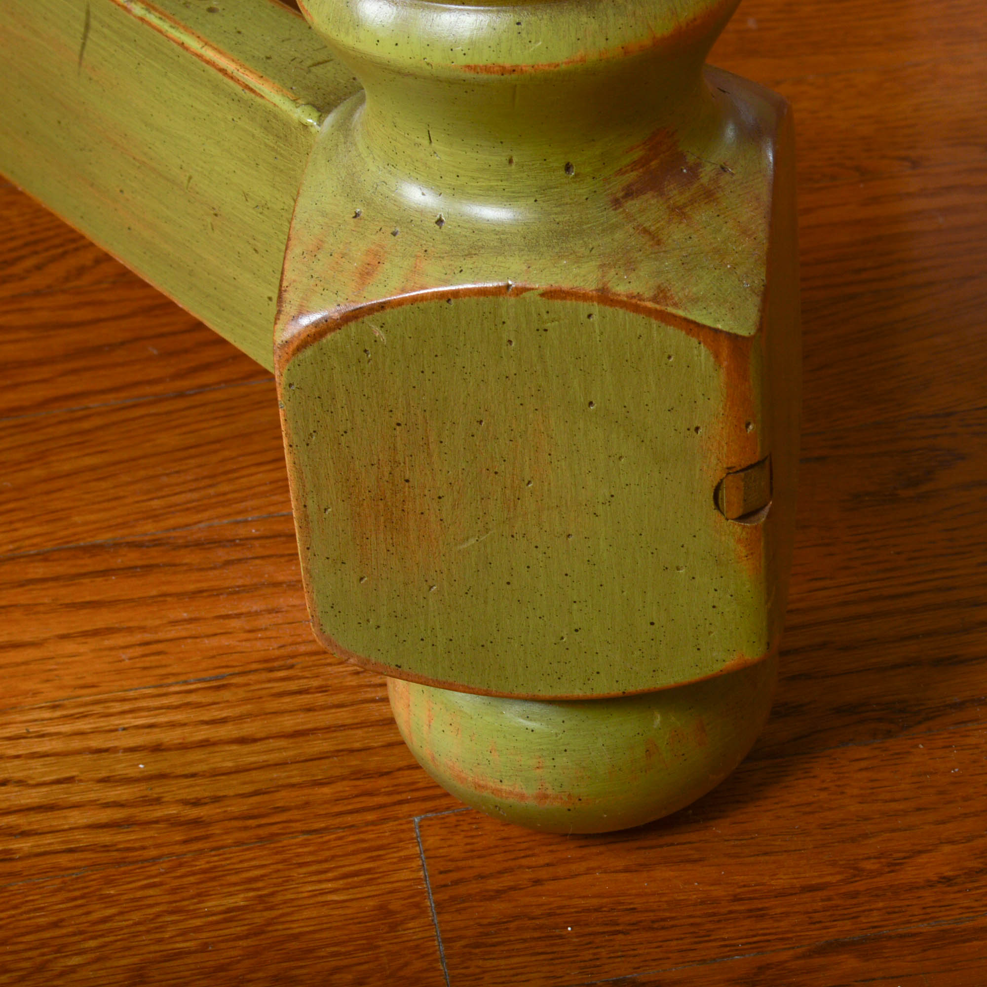 Pottery Barn Round Farmhouse Style Dining Table With Six Chairs