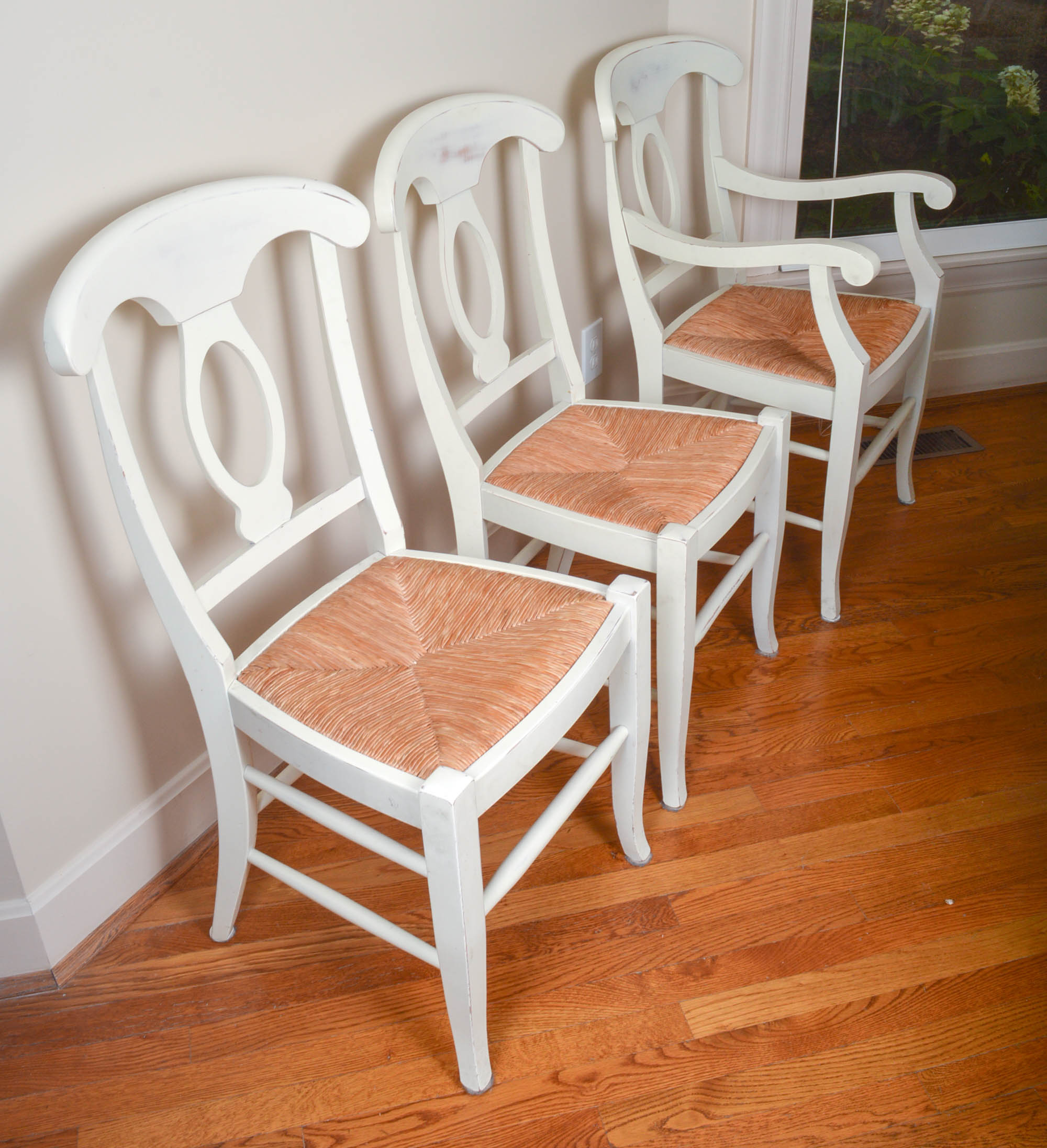 Pottery Barn Round Farmhouse Style Dining Table With Six Chairs