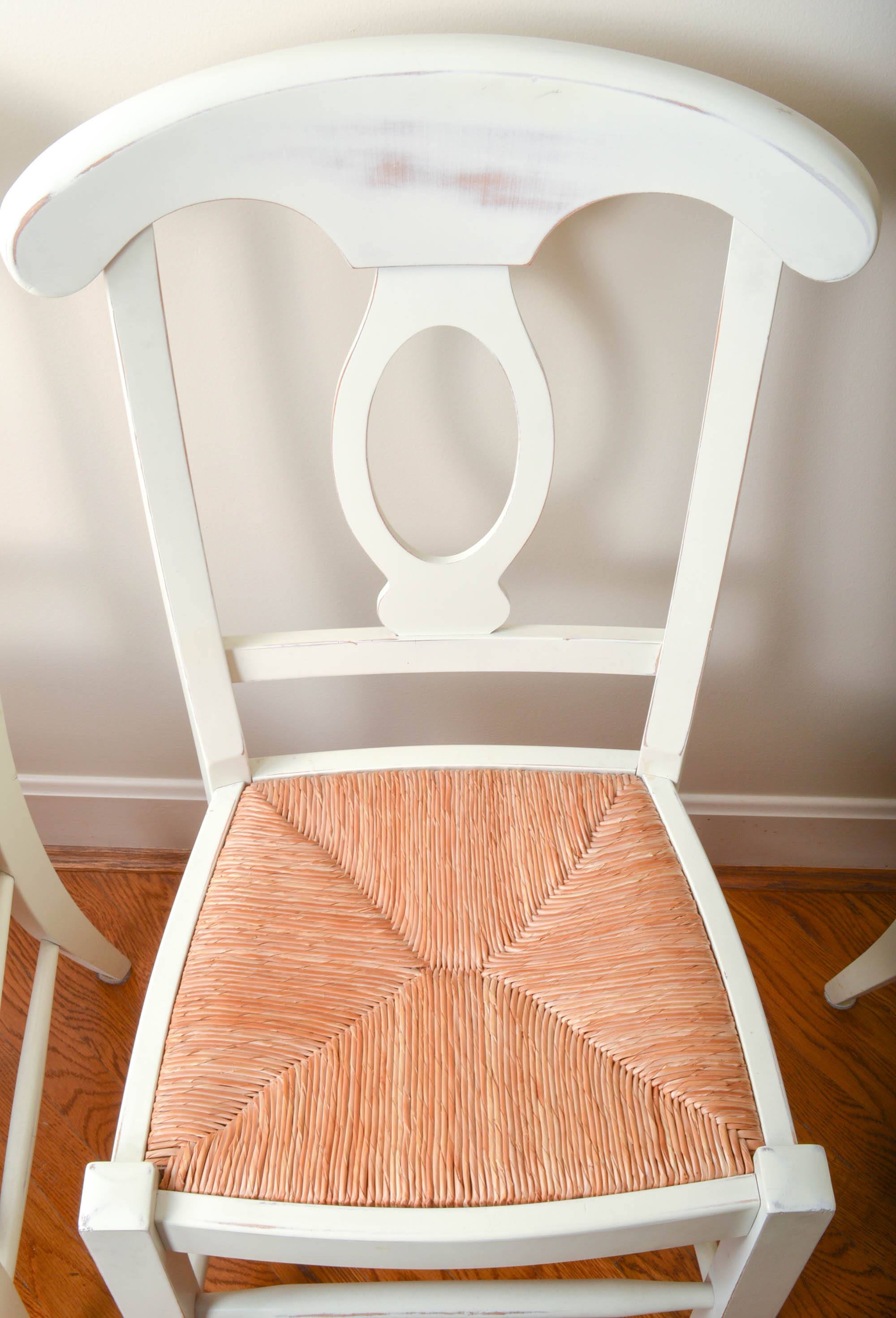 Pottery Barn Round Farmhouse Style Dining Table With Six Chairs