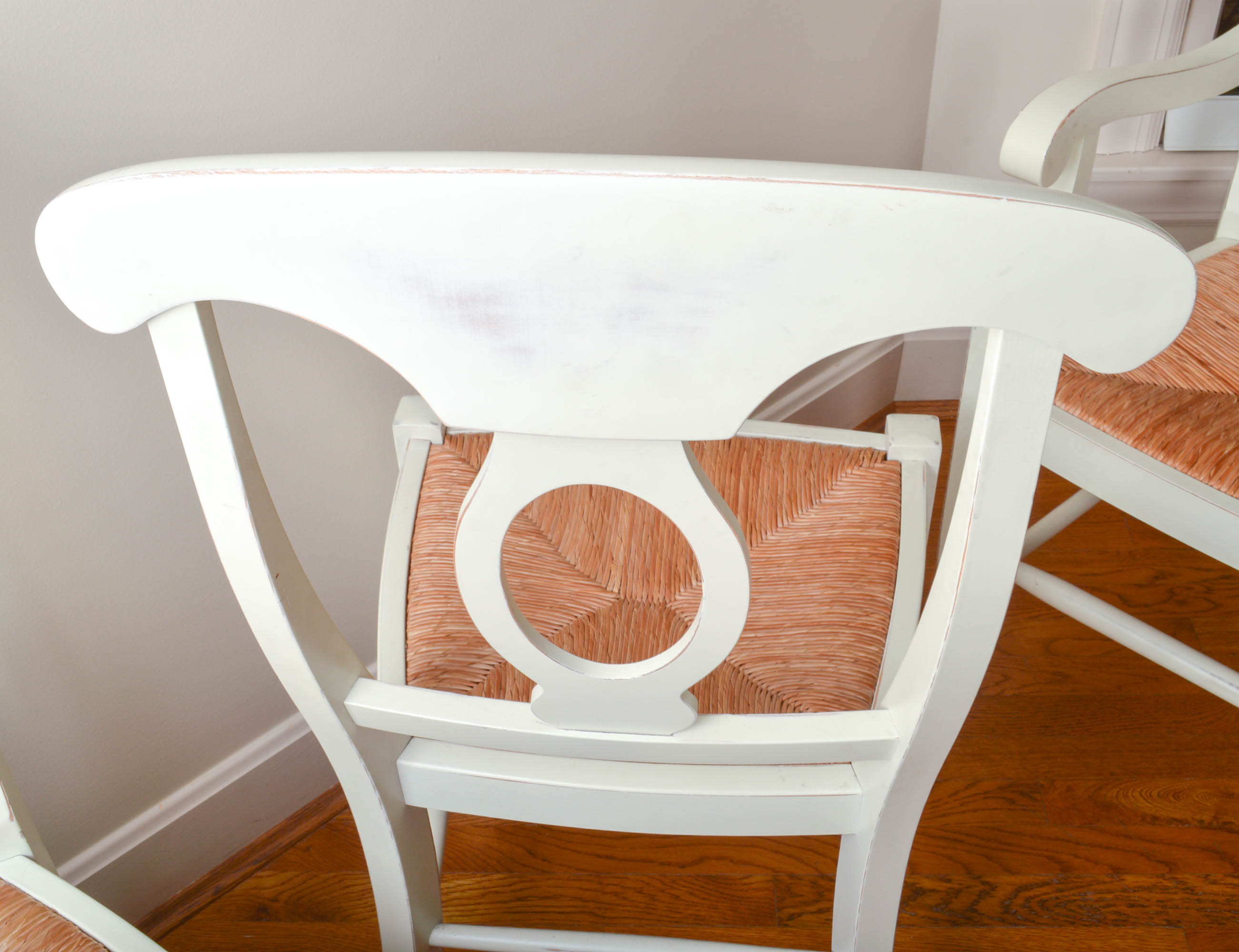 Pottery Barn Round Farmhouse Style Dining Table With Six Chairs