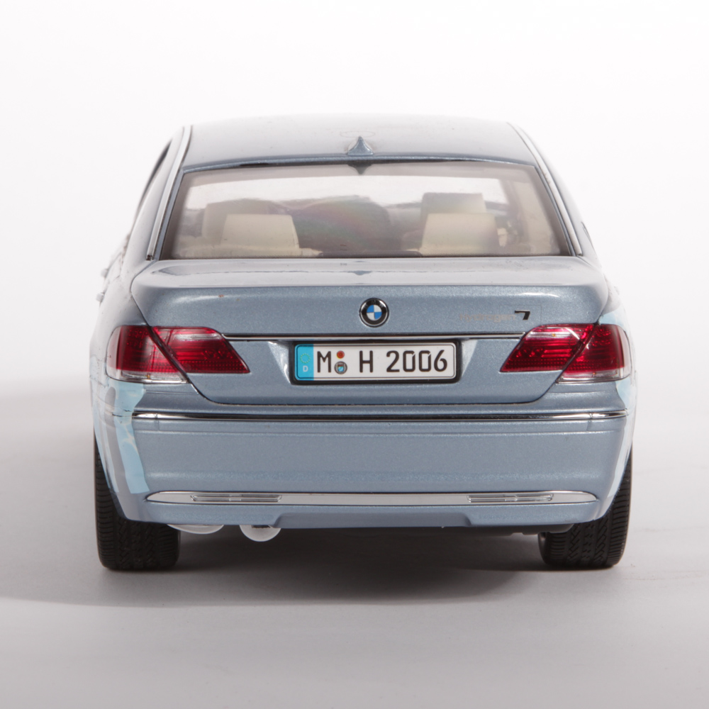 1:18 Scale BMW Hydrogen 7 Die-Cast Car by Kyosho