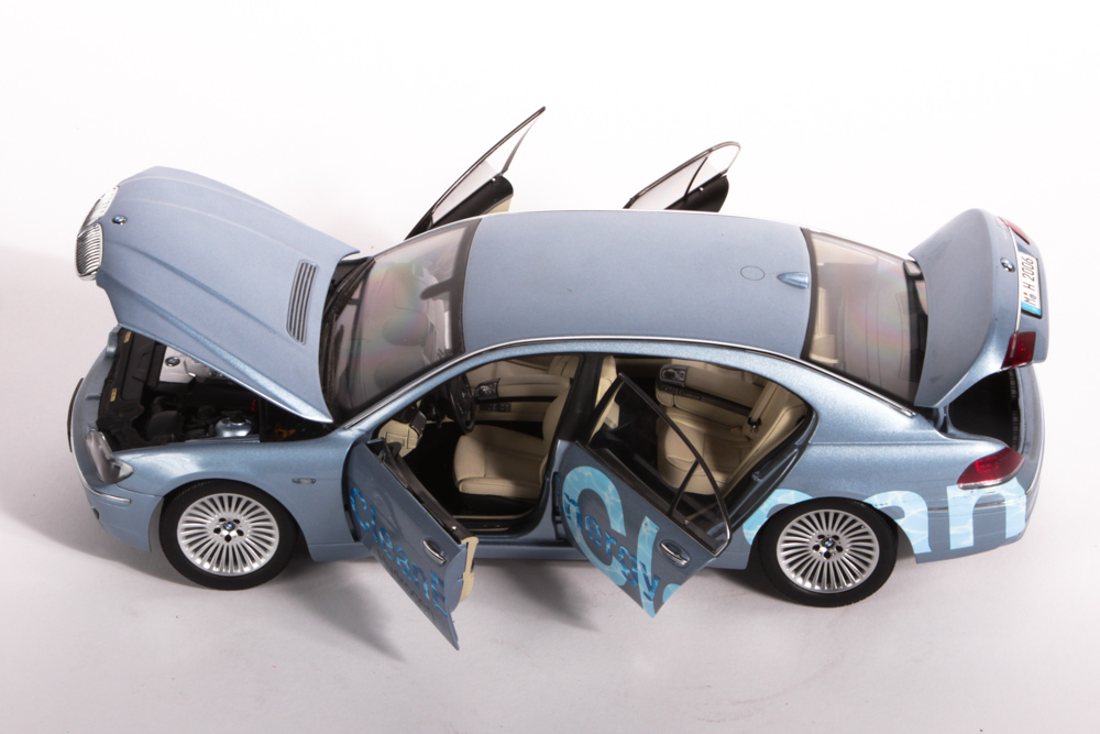 1:18 Scale BMW Hydrogen 7 Die-Cast Car by Kyosho