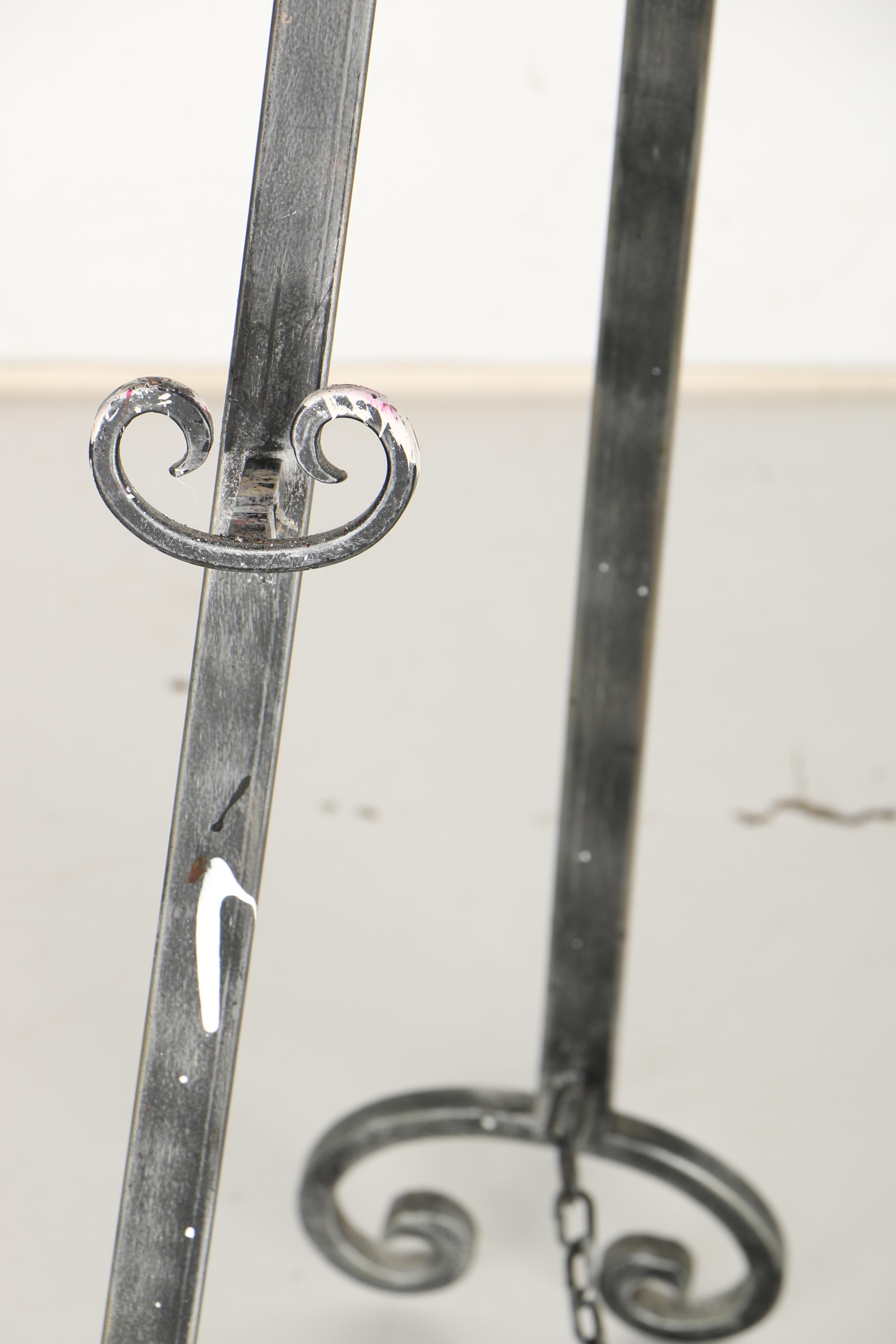 Black Metal Easel