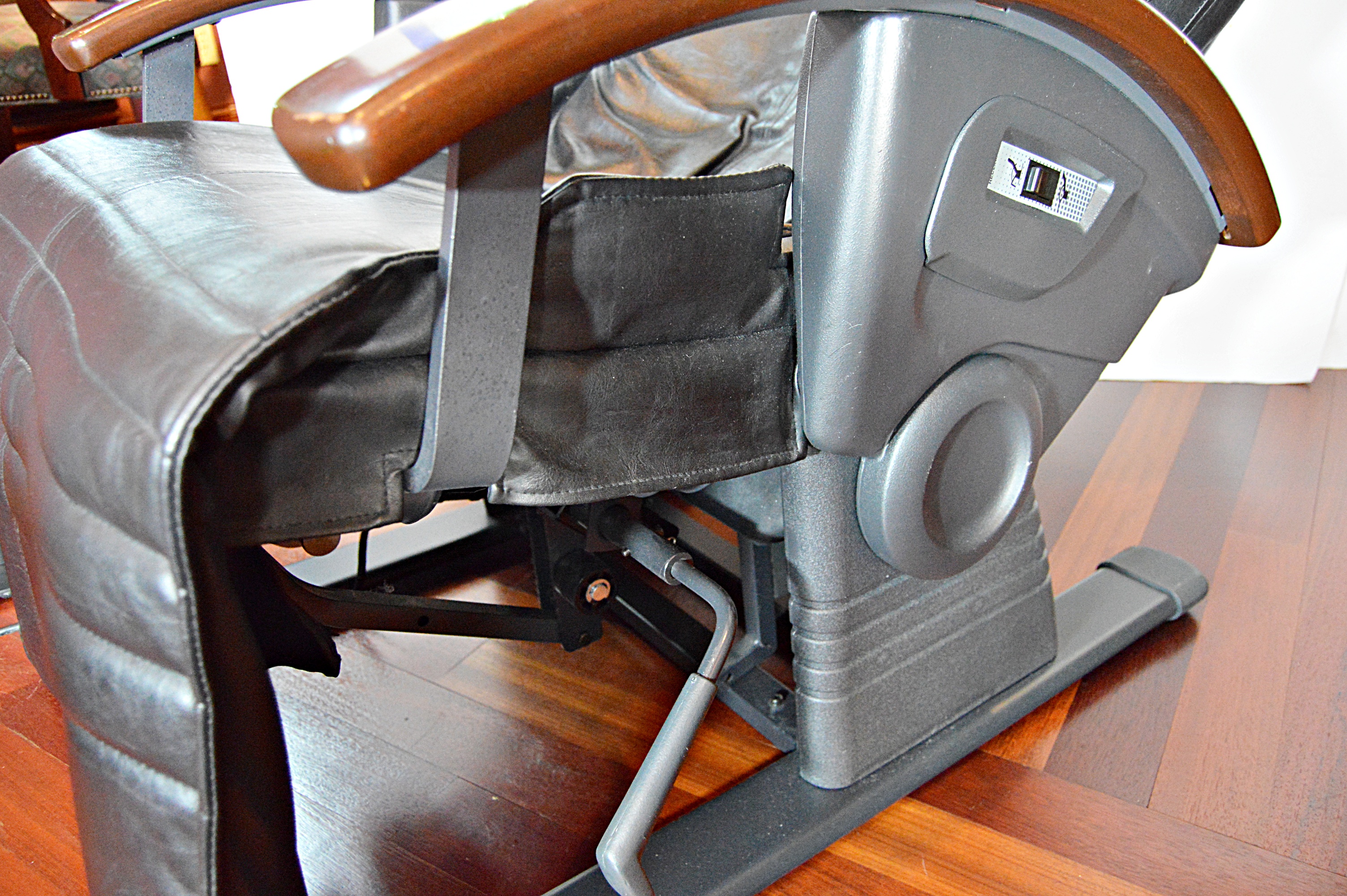 Sharper Image EMS Computerized Auto Recline Massage Chair