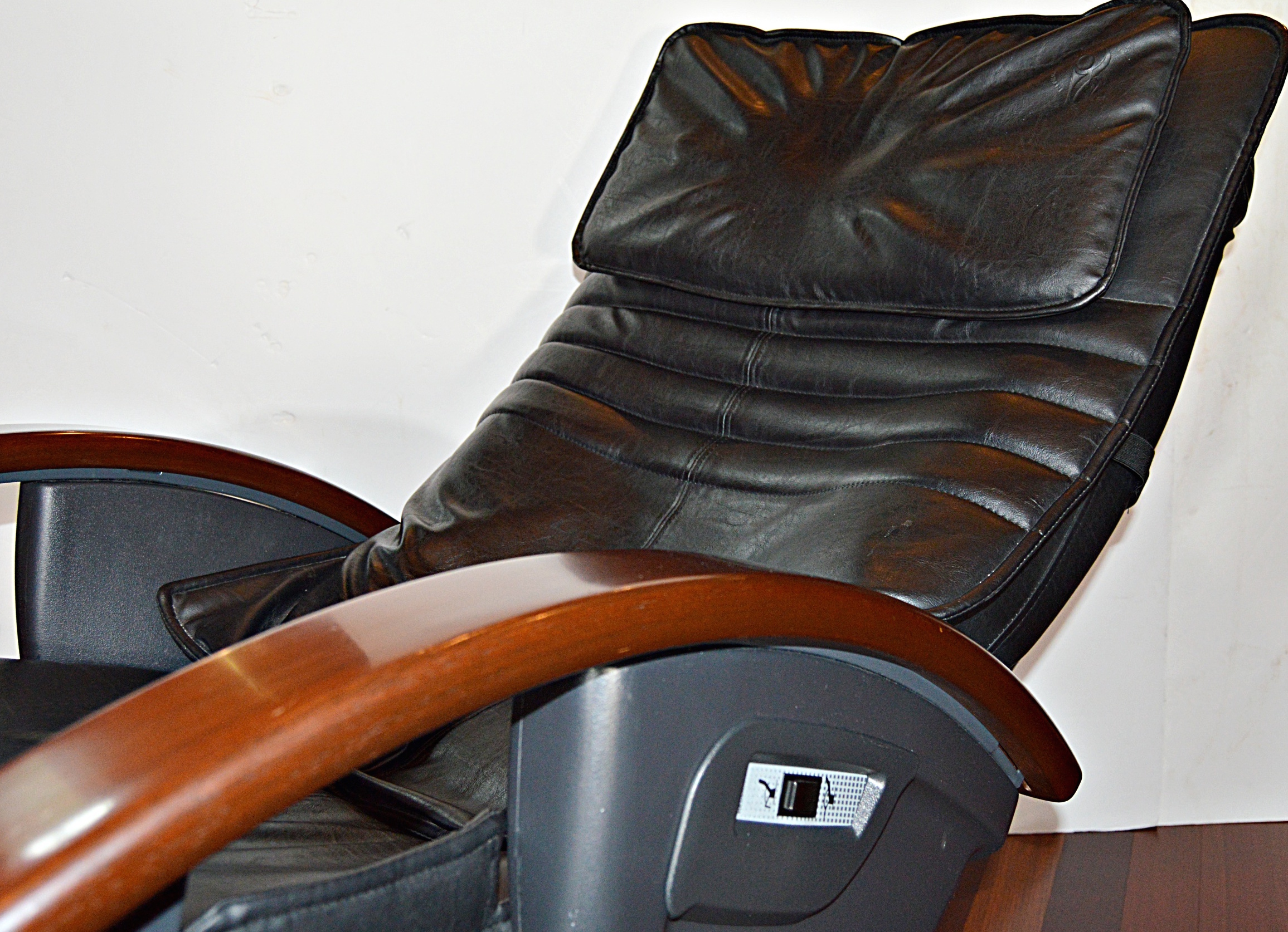 Sharper Image EMS Computerized Auto Recline Massage Chair