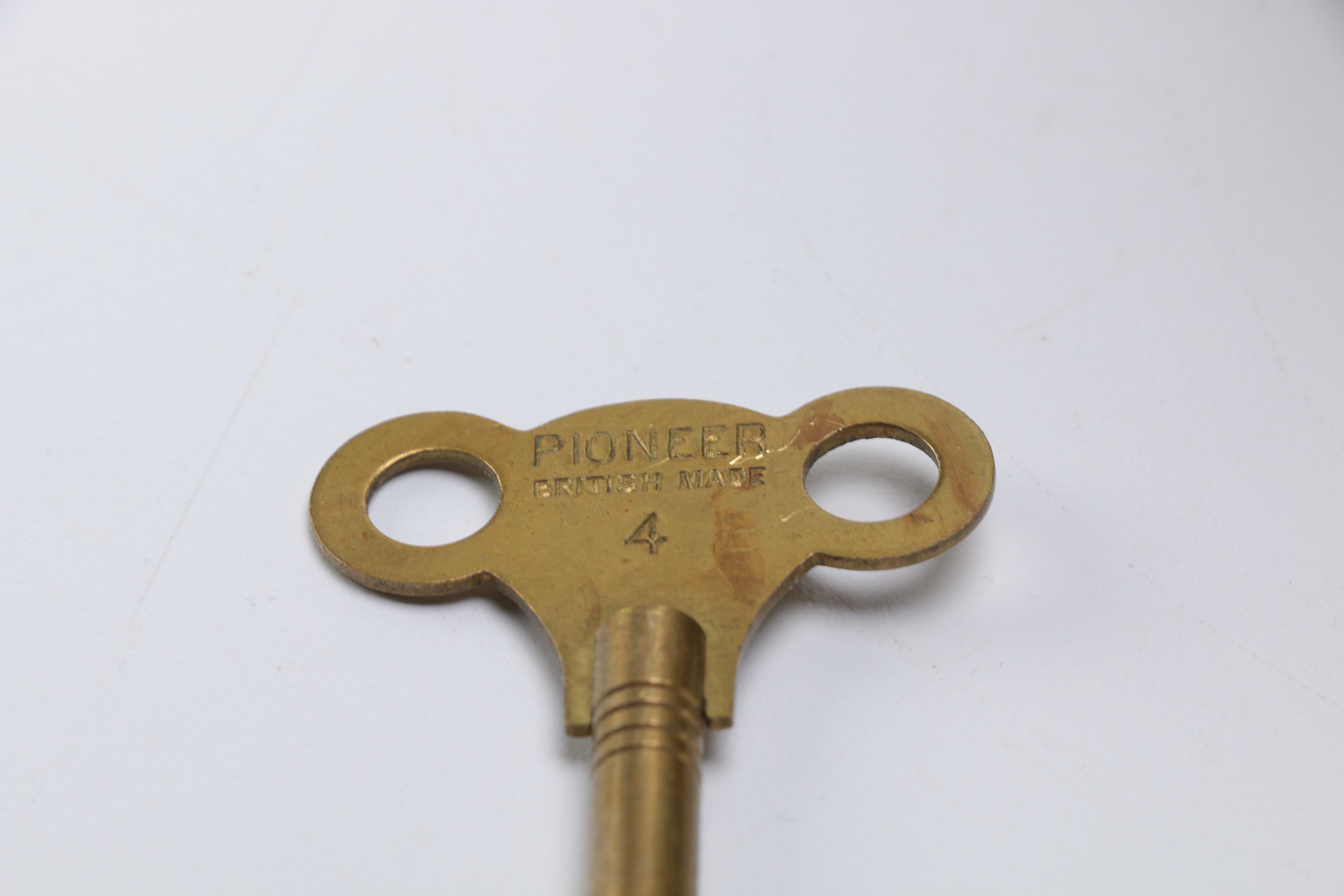 Mantel Clocks With Keys