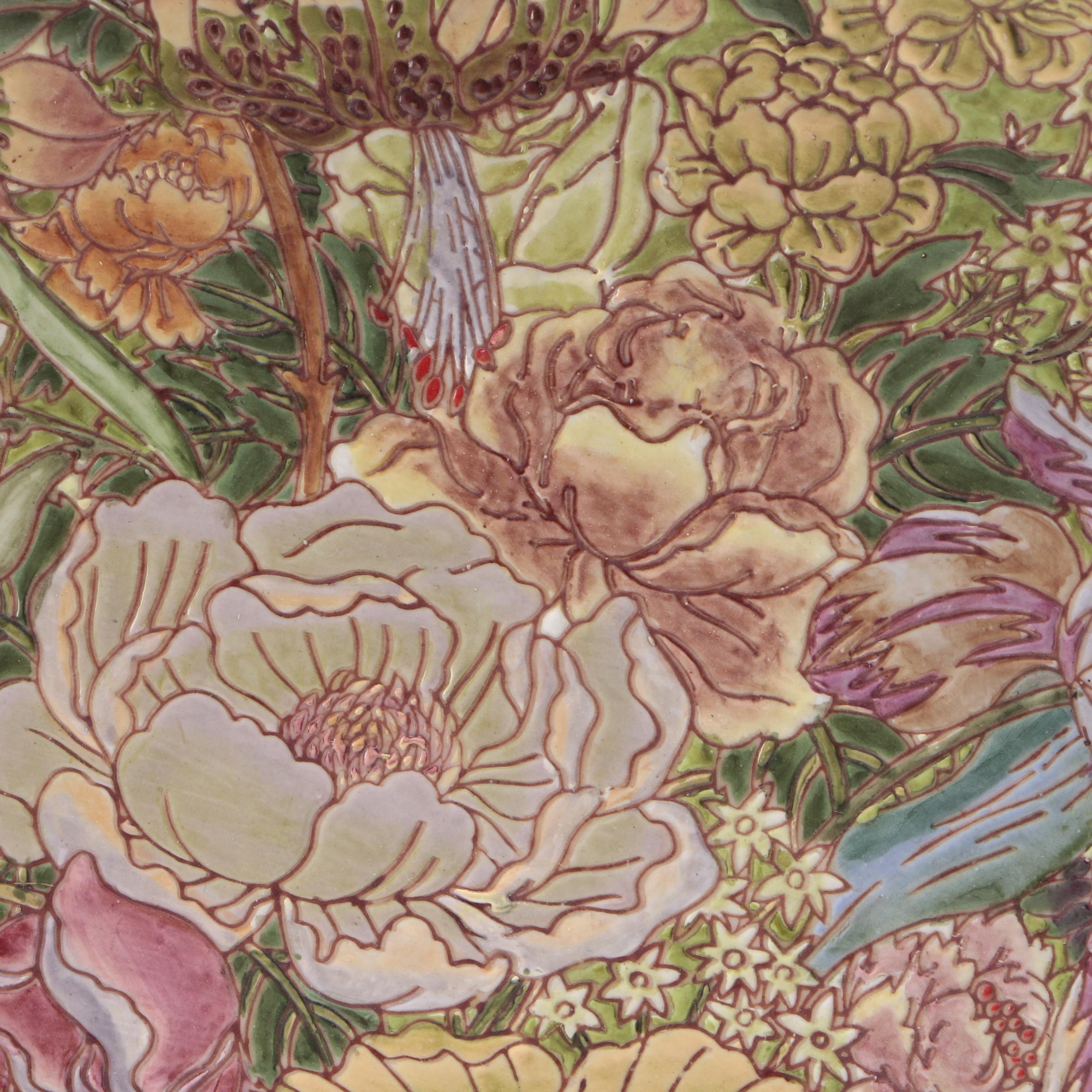 Decorative Porcelain Floral Plate With Stand