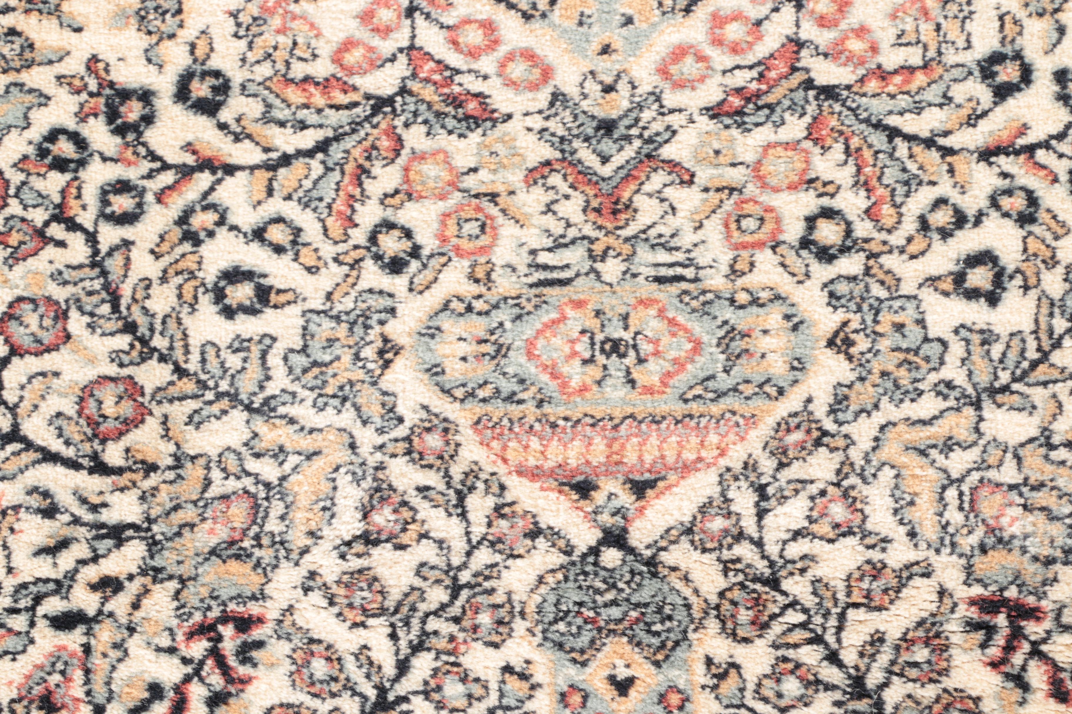 Machine Made Persian Style Area Rug