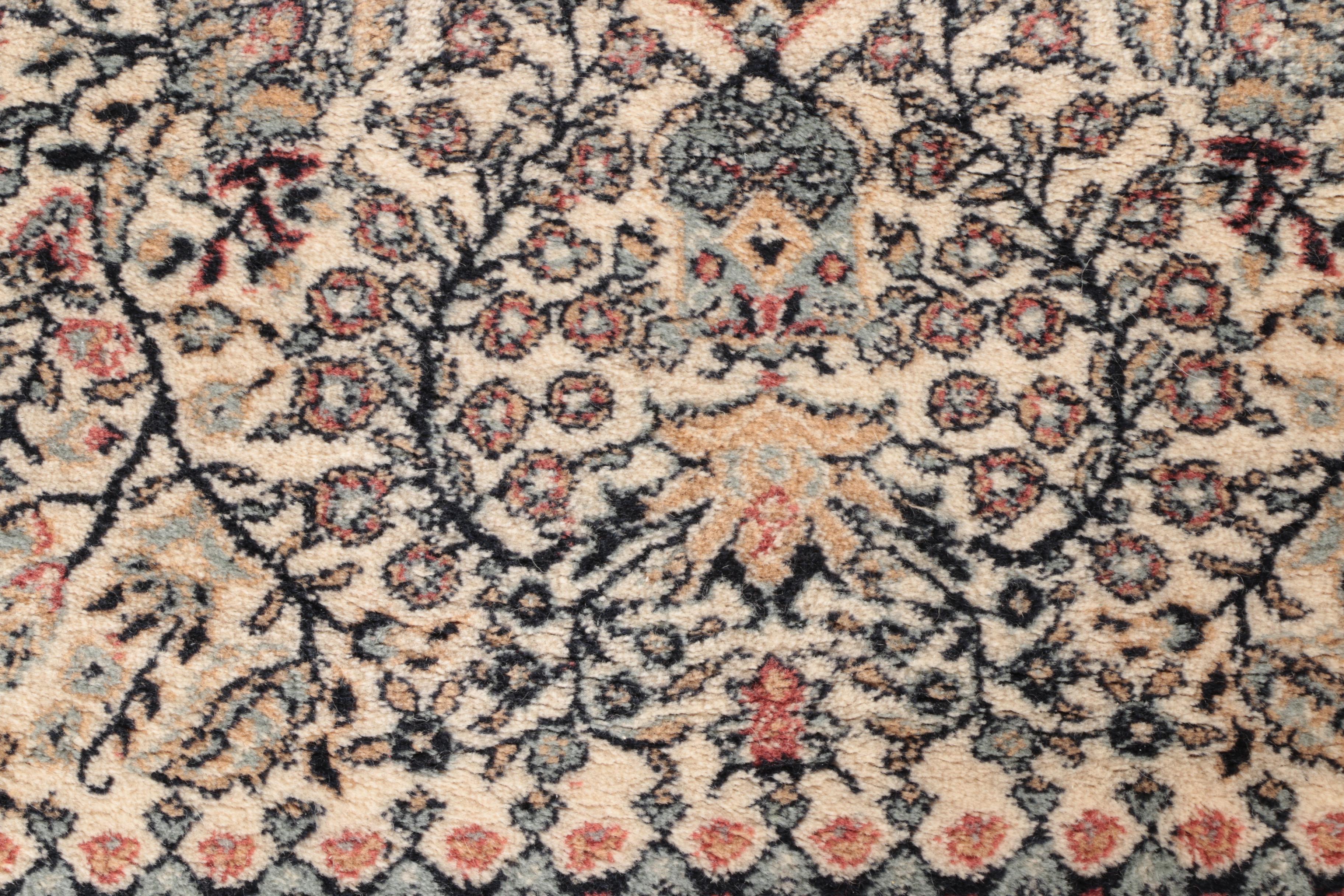 Machine Made Persian Style Area Rug