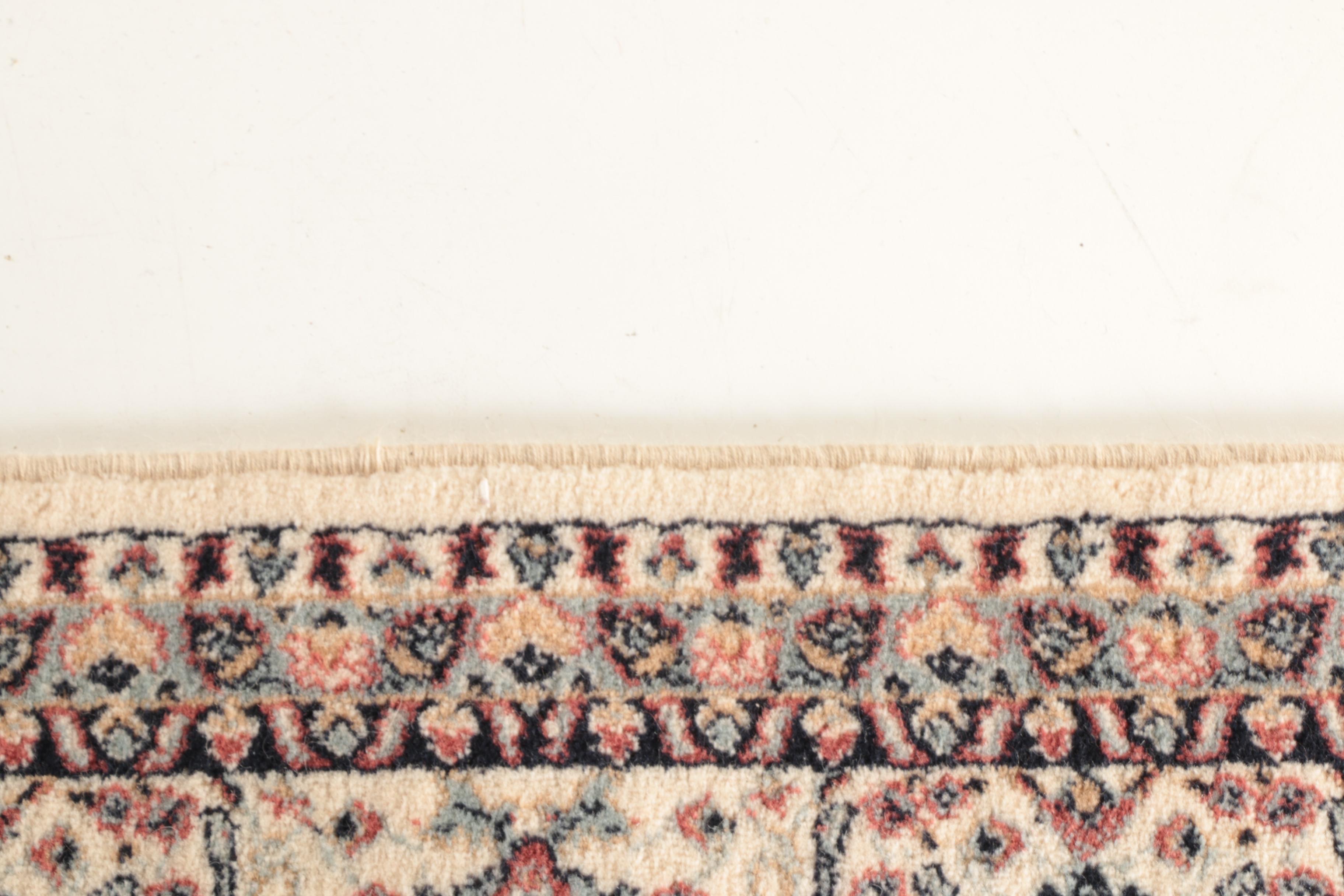 Machine Made Persian Style Area Rug