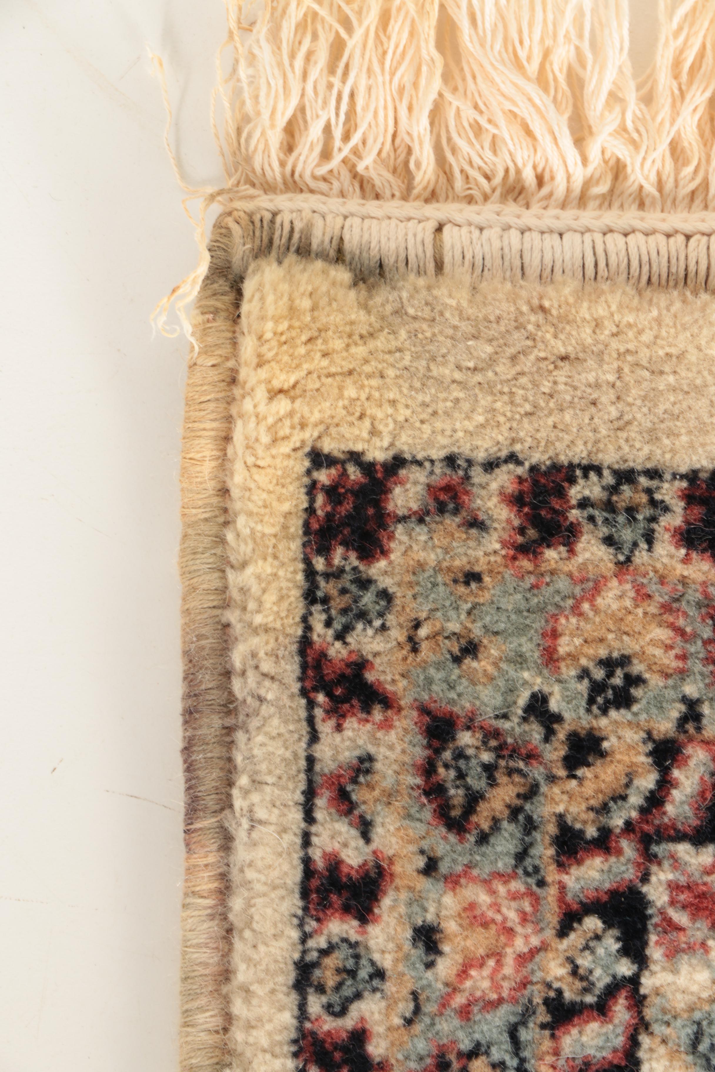 Machine Made Persian Style Area Rug