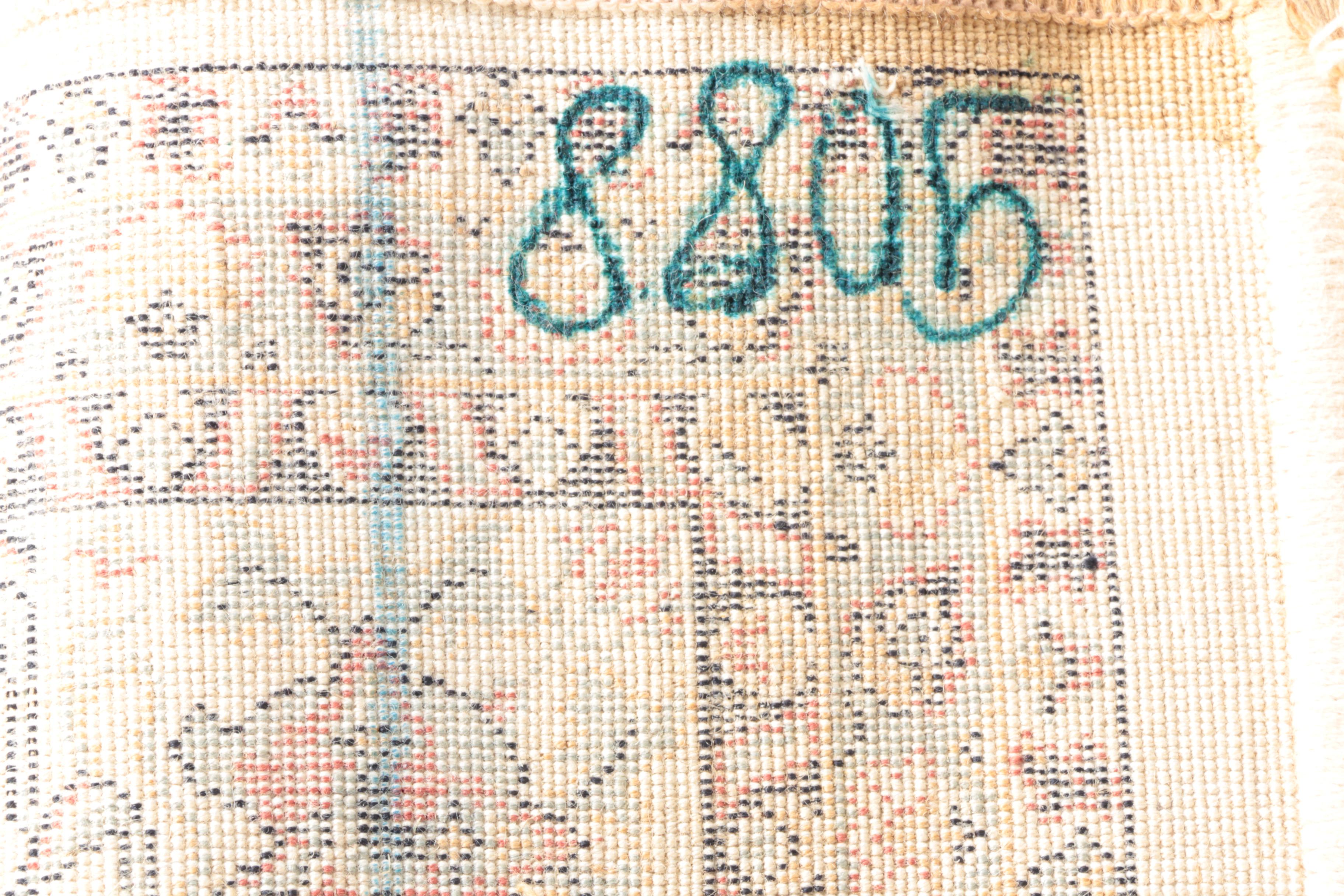 Machine Made Persian Style Area Rug