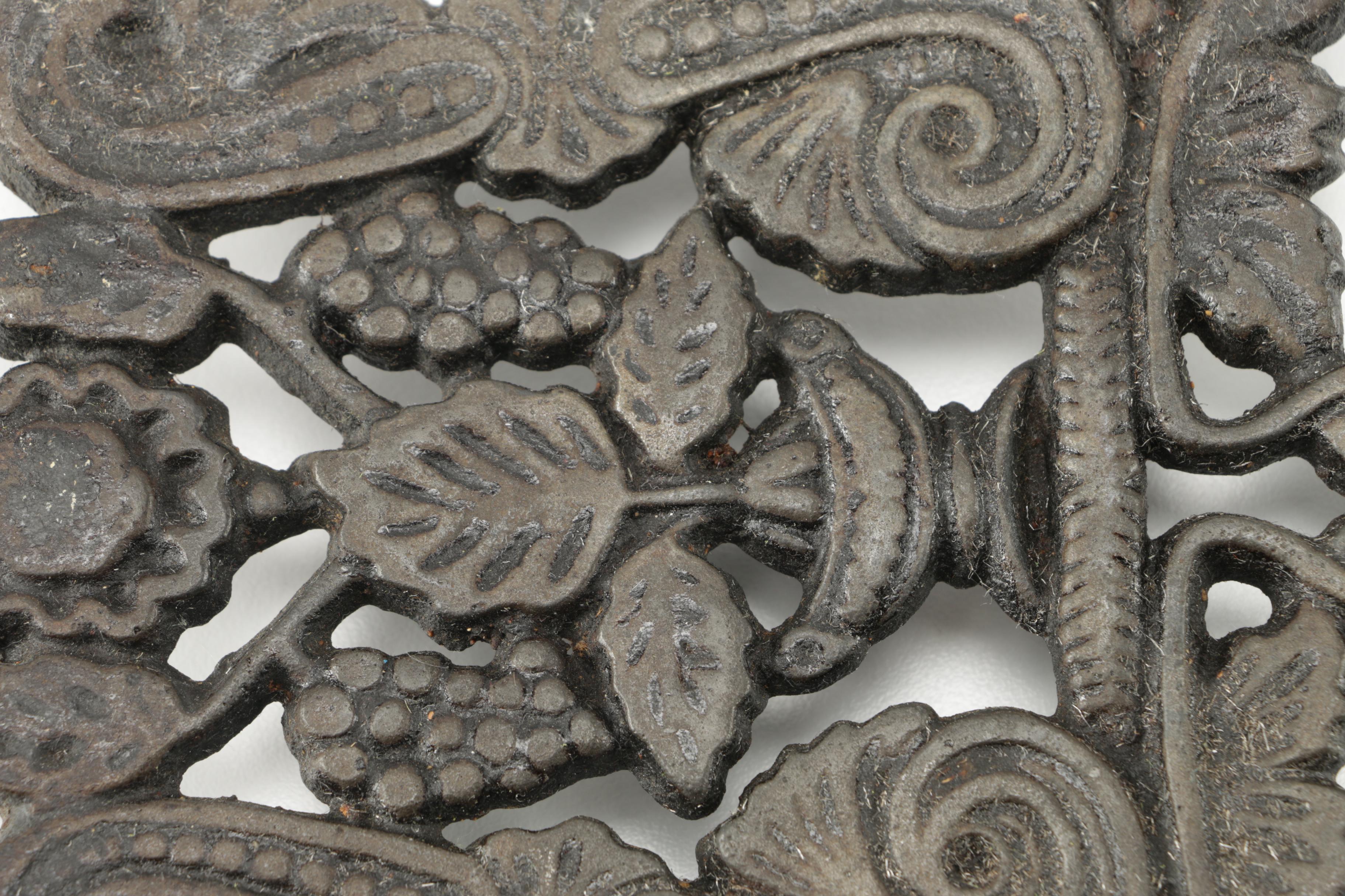 Cast Iron Skillet and Trivet