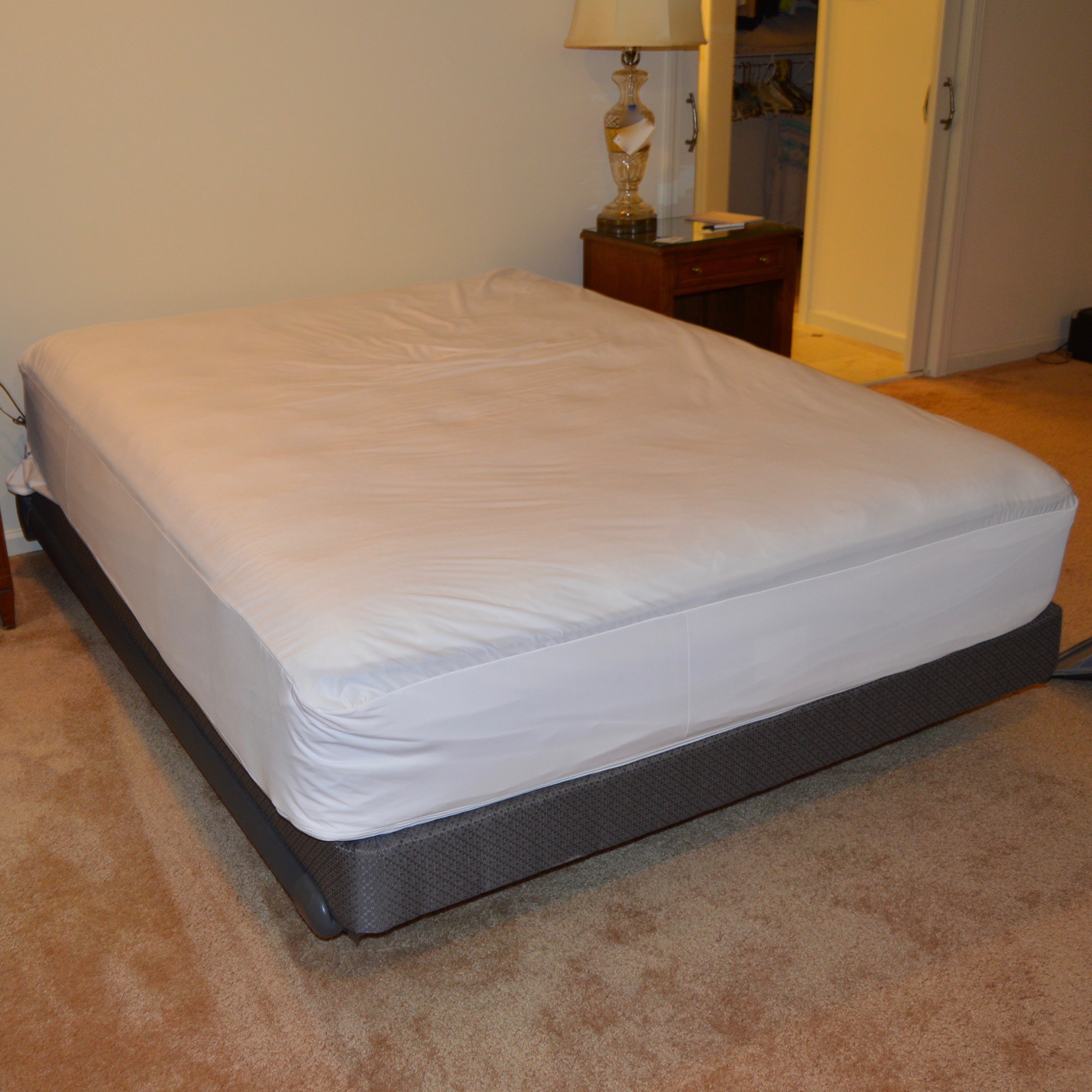 Serta "iSeries Vantage" Queen Size Mattress and Frame