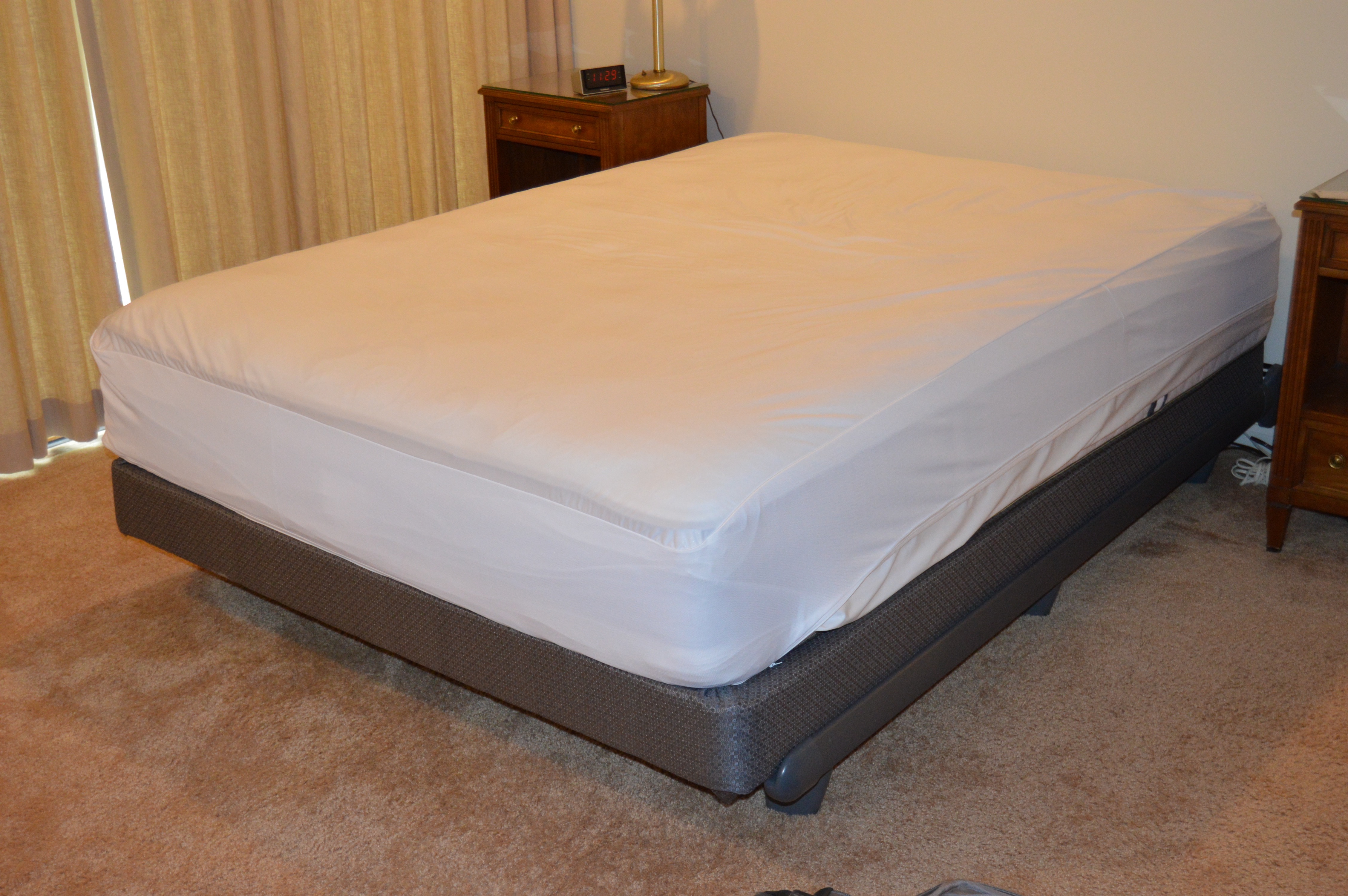 Serta "iSeries Vantage" Queen Size Mattress and Frame