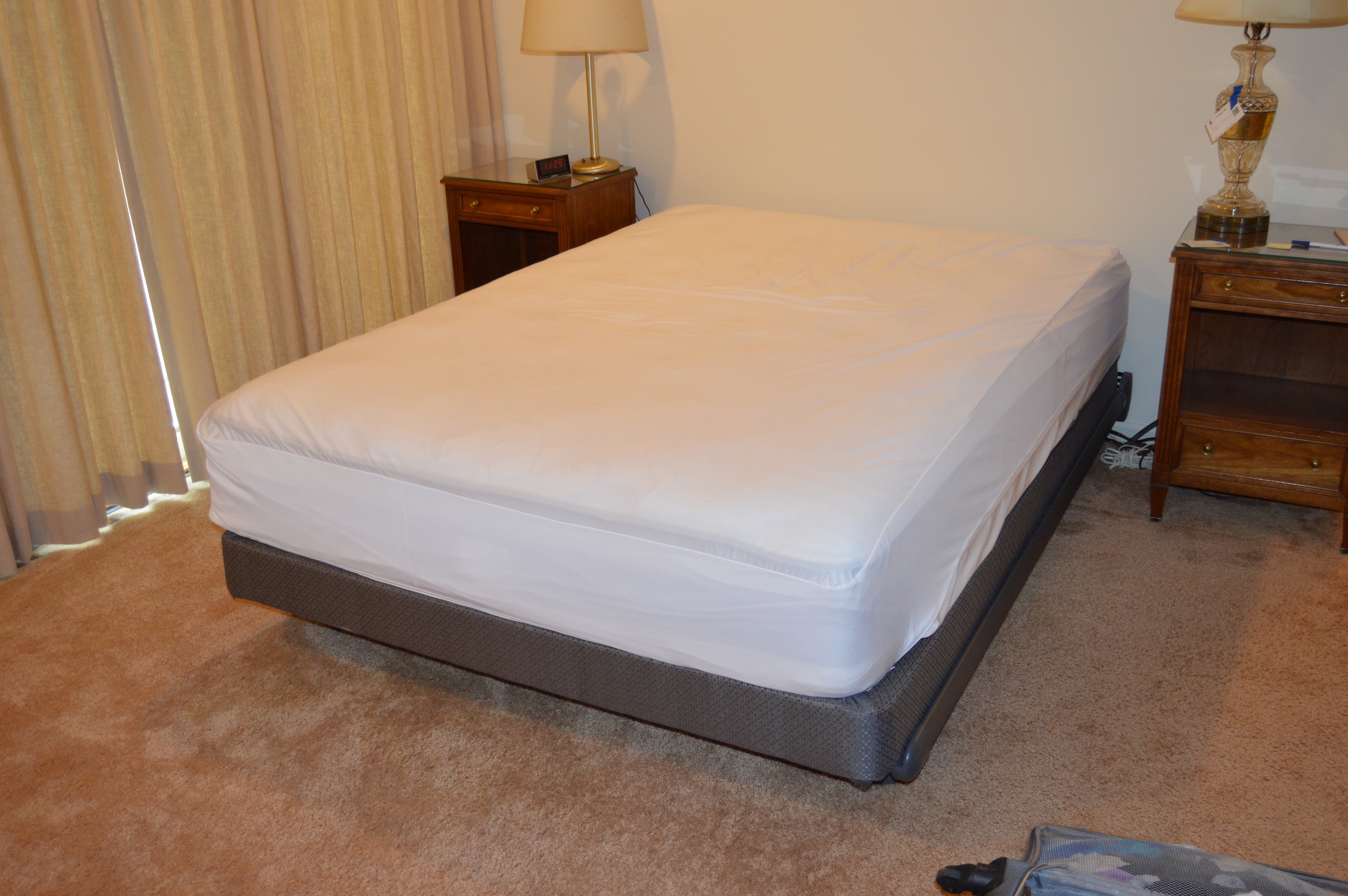 Serta "iSeries Vantage" Queen Size Mattress and Frame