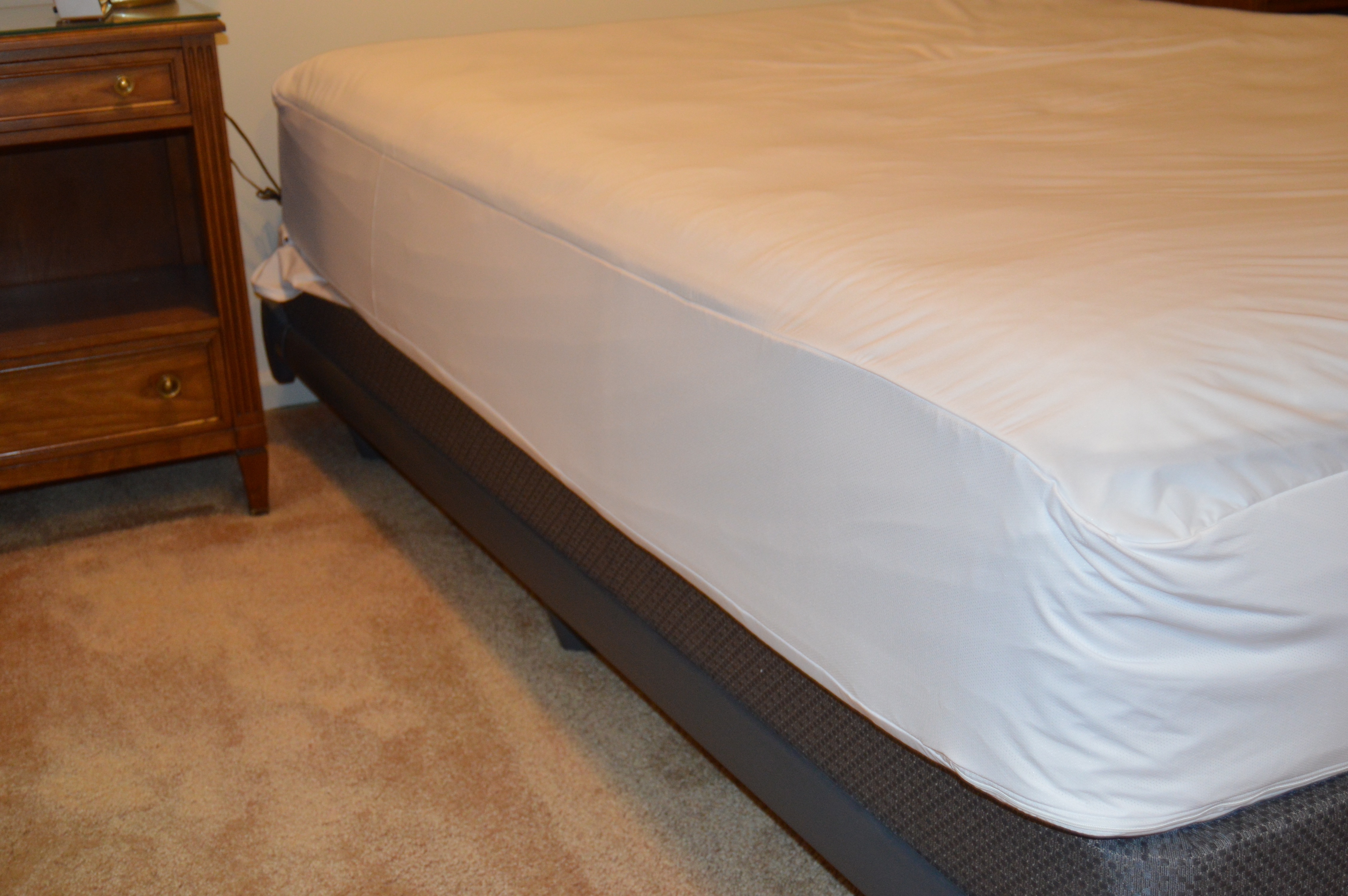 Serta "iSeries Vantage" Queen Size Mattress and Frame