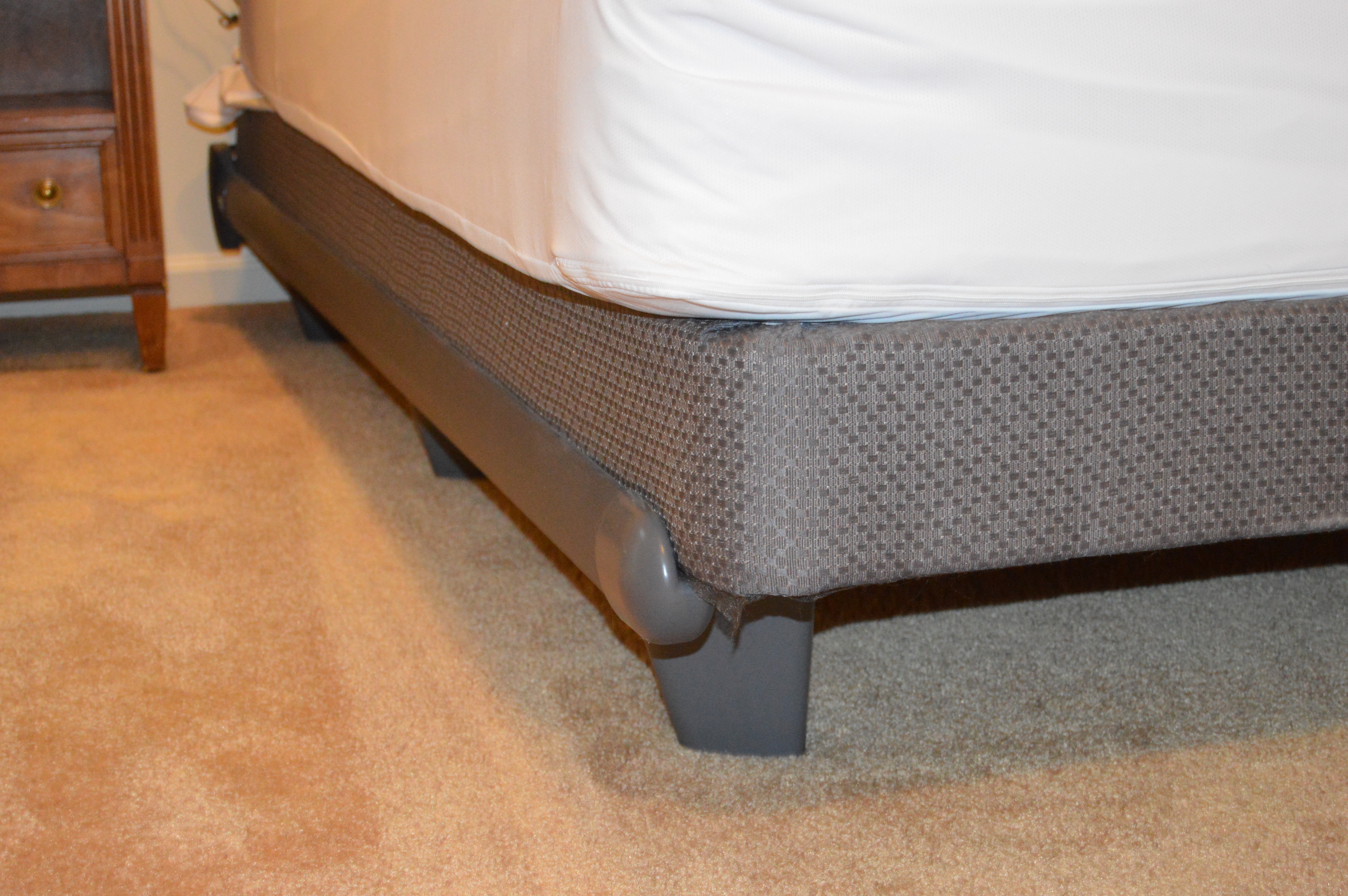 Serta "iSeries Vantage" Queen Size Mattress and Frame