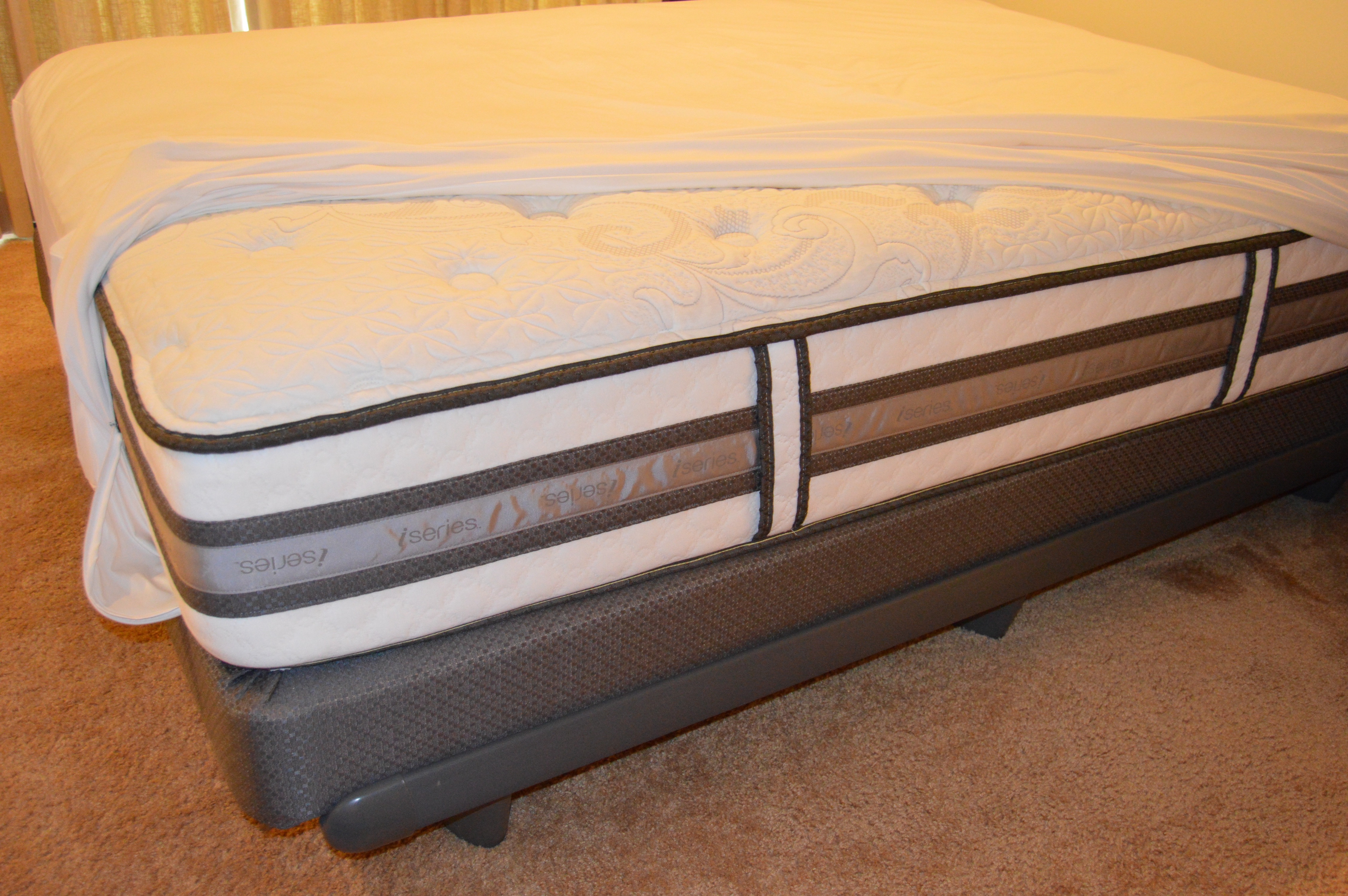 Serta "iSeries Vantage" Queen Size Mattress and Frame