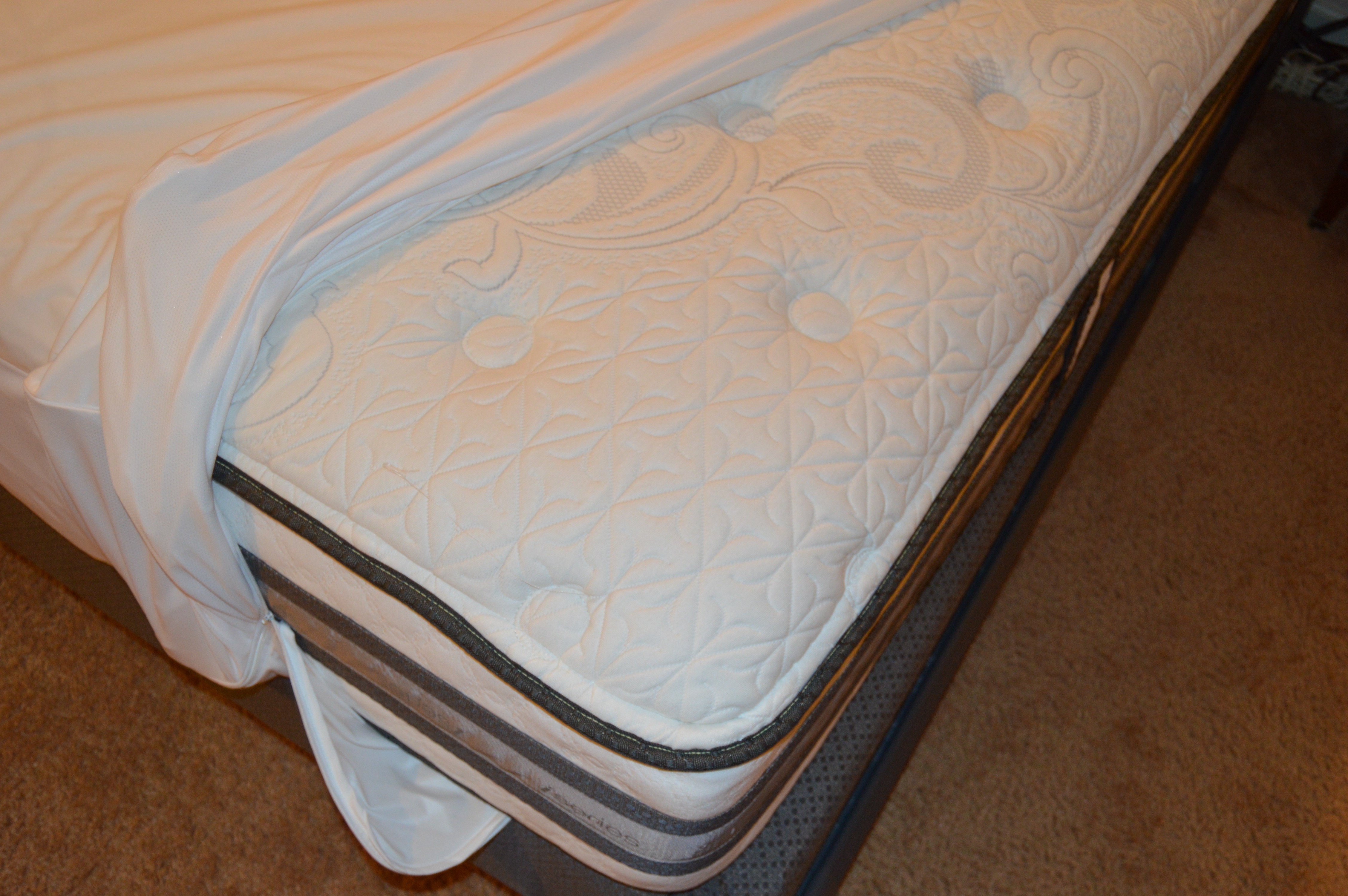 Serta "iSeries Vantage" Queen Size Mattress and Frame