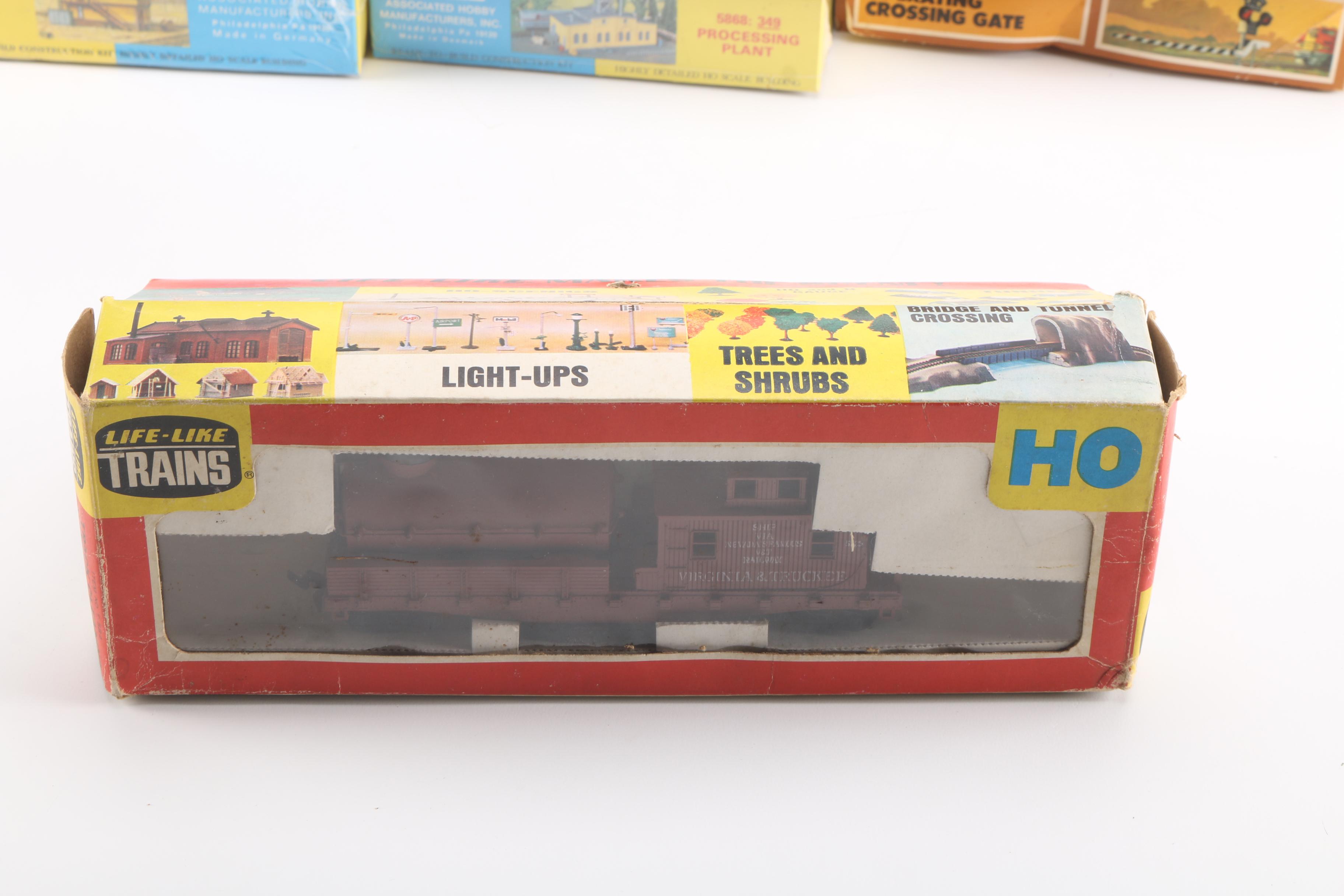 HO Scale Model Train Car and Accessories